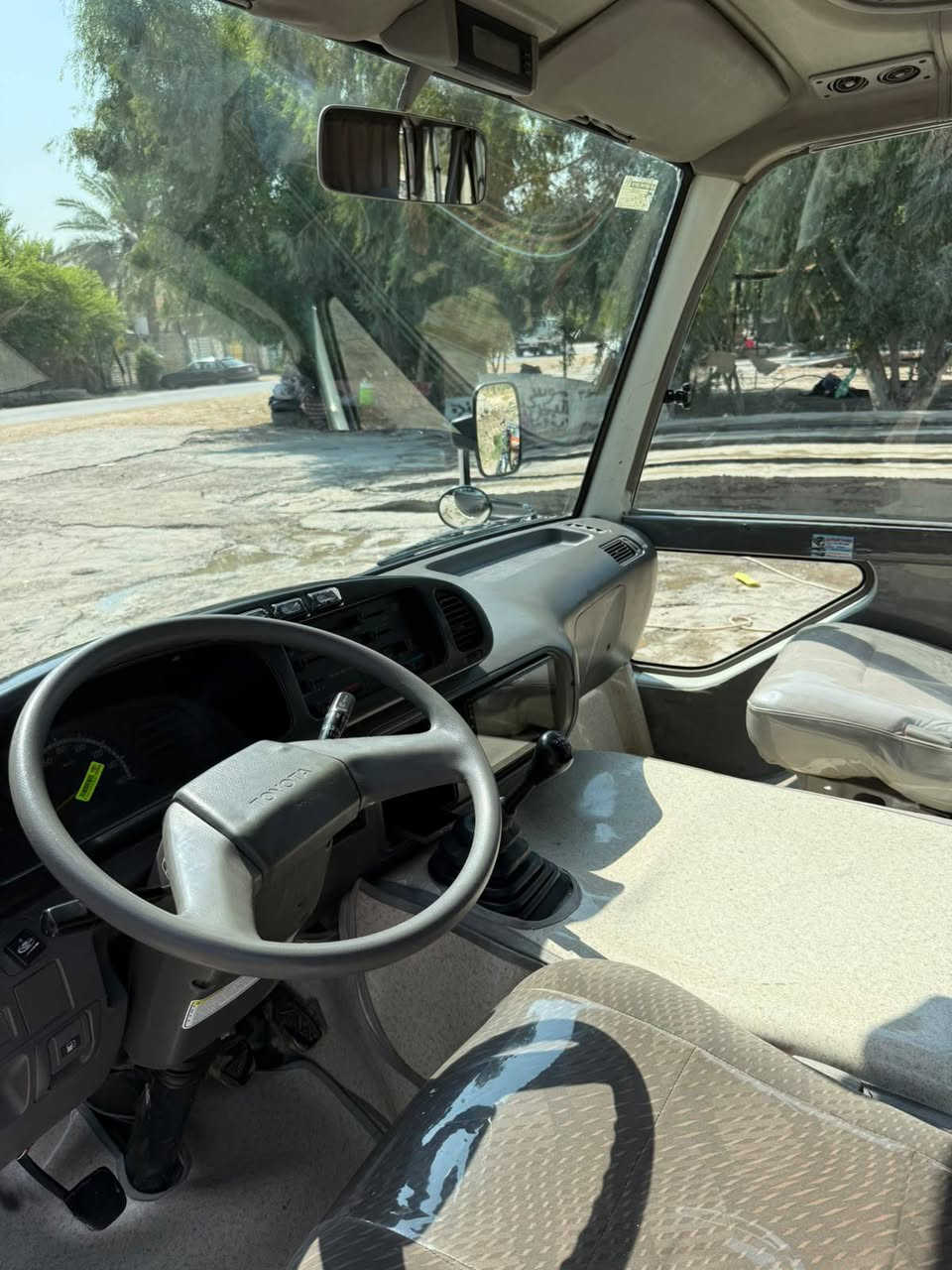 كوستر ١٤ للبيع سياره كامله مكينه كير مكفلولات 
الاستفسار *********** مكان حله
