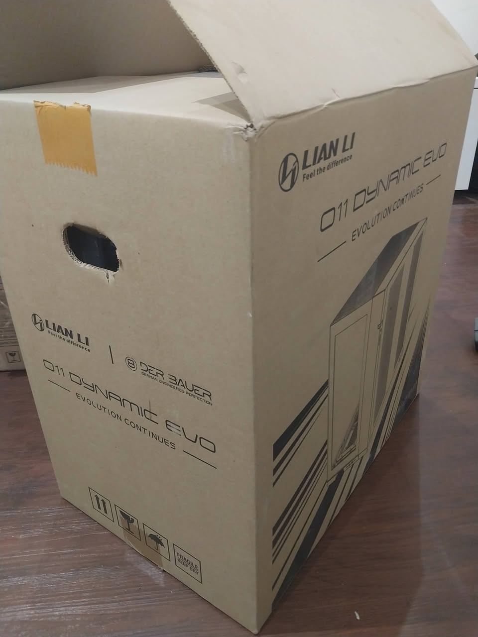 السلام عليكم lian li o11 dynamic evo استعمال قليل بالكارتونه مع كل ملحقات  سعر 90 قفل سعر جديد 160 تواصل ‎***********
