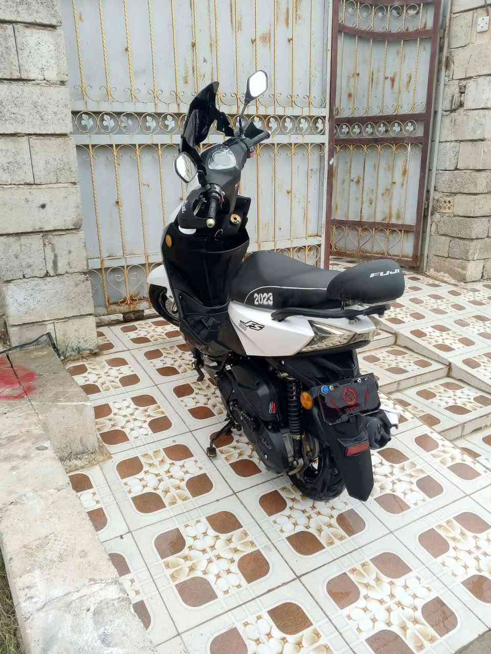 ((دراجه ماكس مضلع للبيع
موديل 2023 
ماشي 9000 شرط ياباني وجيب فيتريه شكد ما تريد
♦️دراجه رمبه نزلتها على أيدي مكفوله مكينه سبانه مواصلتها تخم تاير مالتها الأصلي ما مبدل الدراجه برغي ما مفتوح بيها شلع من جاملغ للجاملغ 
♦️كهربائيات اشاير لايتات زنون عالي ناصي 
♦️شغاله سويج و4 بصمات شرط نكره سلف + بصمه ستيرن + هندر
 جهاز سرقه 
♥️ MP3 بلادي
♦️بريكات امامي هايدروليك 
♦️بريكات خلفي دسكات
♦️كفرات اصليه البلادي مالتها 
♦️مري مع اشاير 
♦️جامه عاكس هواء
♦️دراجه فووول شغل واطلع وين متريد 
♦️دواسه رجل 
ويل كب نجمه 
♦️دراجه فووول 

السعر 800 الف الدراجه ماخذها مليون و٣٠٠

🚩((((الموقع صلاح الدين ناحيه الاسحاقي مركز ناحيه )))
للاتصال علرقم ***********
