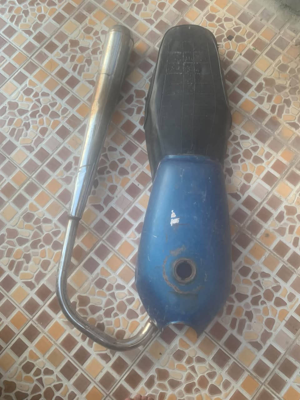 سلام عليكم صالنصه كاتم بعدهي جديده وسيبايه وكشن وتانكي سعر15الف قفل  
مكاني كوت فلاحيه
رقمي ‭***********‬
