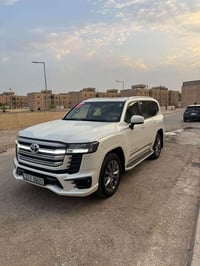 للبيع او المراوس  تويوتا لاندكروزر لمتدد 2023 GXR فول مواصفات 4 كامرات...