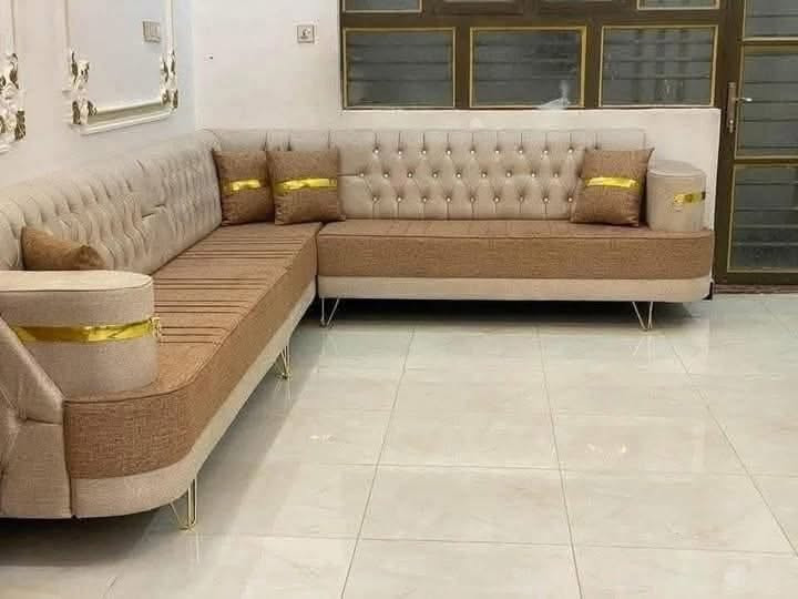 🛋️✨ ارتقِ بأناقة بيتك مع بابلون للتخم والديوان! ✨
📍 حلة – الوردية داخل مجاور السيد موسى 
ملاحظة : يوجد لدينا ديوان حرف L  يكون 10 مقاعد بسعر 375 الف دينار
￼⁨***********
هل تبحث عن الفخامة والجودة في أثاثك؟ 🎯
⬅️ عندنا تلقى كل شي على ذوقك... وبأسعار تنافس كل الأسواق! 💸

🔥 عروض حصرية لفترة محدودة:
▪️ سعر المتر الواحد يبدأ من 95,000 دينار فقط! 🏷️

🪑 تصاميم مميزة حسب الطلب:
✔️ اختَر اللون والموديل اللي تحبه 🎨
✔️ تفصيل وتنجيد درجة أولى 🧵
✔️ جودة مضمونة حتى 10 سنوات 🛡️

🔹 المواد المستخدمة:
• خشب بلوك أسورد 18 ملم 🪵
• لوح روسي درجة أولى 🌲
• اسفنج نوع ممتاز 🧽
• قماش تركي فاخر تختاره بنفسك 🇹🇷

🚛 توصيل مجاني داخل الحلة
🗺️ توصيل لجميع المحافظات بأسعار رمزية
📏 فريق خاص للقياسات والتفصيل بكل دقة واحترافية

⏳ سارع قبل نهاية الأسبوع واغتنم الفرصة!

📞 للحجز أو الاستفسار، تواصل معنا الآن 
واتساب/***********

💬 أهلاً وسهلاً بيك للتخم والديوان
✨ جودة تبهرك... وخدمة تسعدك! ✨
👇 تواصل ويانا الآن عبر الزر أدناه أو اتصل مباشرة!
