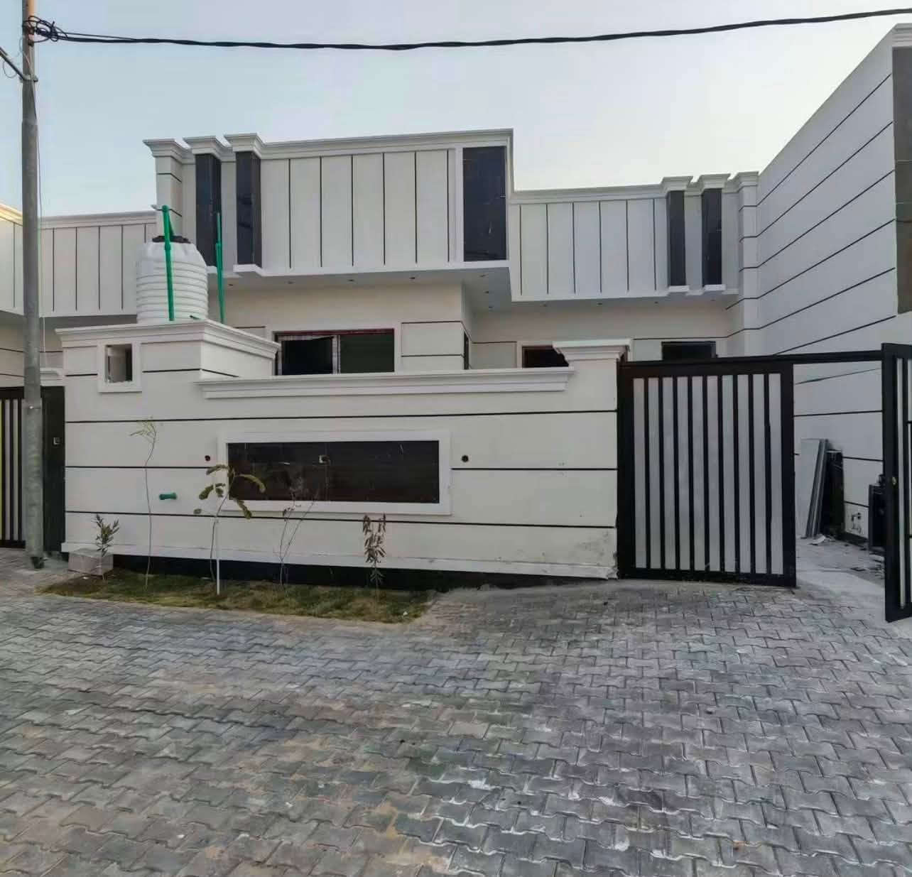 🏠 تحية طيبة | بيت للبيع في البهادريّة
📍 العنوان: البهادريّة – شارع الإمام علي
🏡 المساحة: 200 متر
🏘️ ضمن مجمع سكني مرتب وهادئ جداً
✨ مقرنص ومجاري
🛣️ شارع 10 متر
🔑 البيت تسليم مفتاح
⛽ قريب جداً من محطة الغاز
📜 طابو عراقي
💰 السعر: 155 مليون دينار
💵 يوجد مجال بالسعر
📞 للاتصال: ***********
