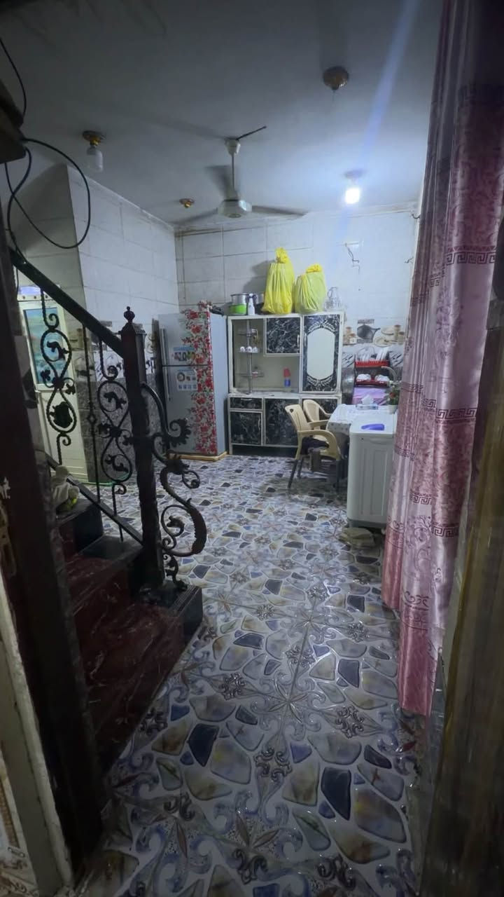 بيت للبيع 90 متر مسلح في جكوك يحتوي على استقبال ومطبخ وغرفة وصحيات وبيتونة سندويج فقط تصلح ان تكون غرفة سعرة 15 وبي مجال جداً بسيط للتواصل واتساب فقط او على الماسنجر بهذا الحساب***********
