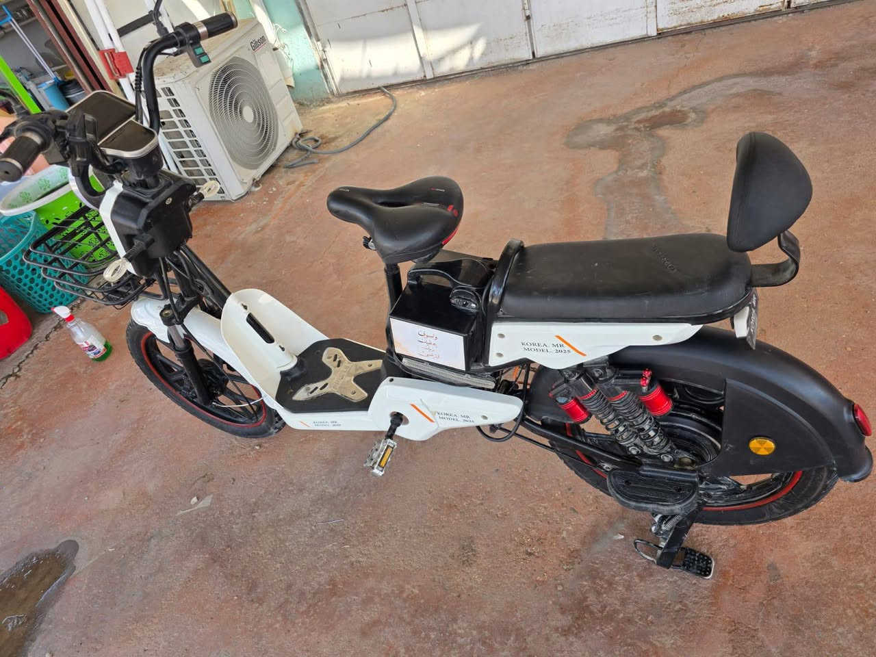 السلام عليكم ورحمة الله وبركاته :-
🚵🚴‍♀️  للبيع بايسكل شحن حجم 20 يعني الحجم الكبير فول مواصفات
الموديل 2025
 1-تشغيل عن بعد
2-جهاز إنذار السرقه
3-شاشا يضهر بيها السرعة والنمر و شكد ماشي و من تشغل لايت والإشارة يضهر بل شاشة و اي عطل يصير بي يضهر بل شاشة
4-لايت أمامي وخلفي
5-إشارة خلفيه
6-دبل أمامي هودرليك  4دبلات غاز خلفيه
7 شاحنة مال موبايل
8 هورن
9 كشن طبي
10 سلا أمامية8
11 قاعده مال موبايل
12 4سرعات
13 4 باتريات 
للعلم البايسكلا بي عقل
علمن يشحن عل كهرباء ويشحن من تفر بايدار
يعني اذا خلص الشحن تكدر تفر بايدار هم يشحن وهم يمشيك

السعر 450 
***********
وتحياتي للجميع 🌹🌹
