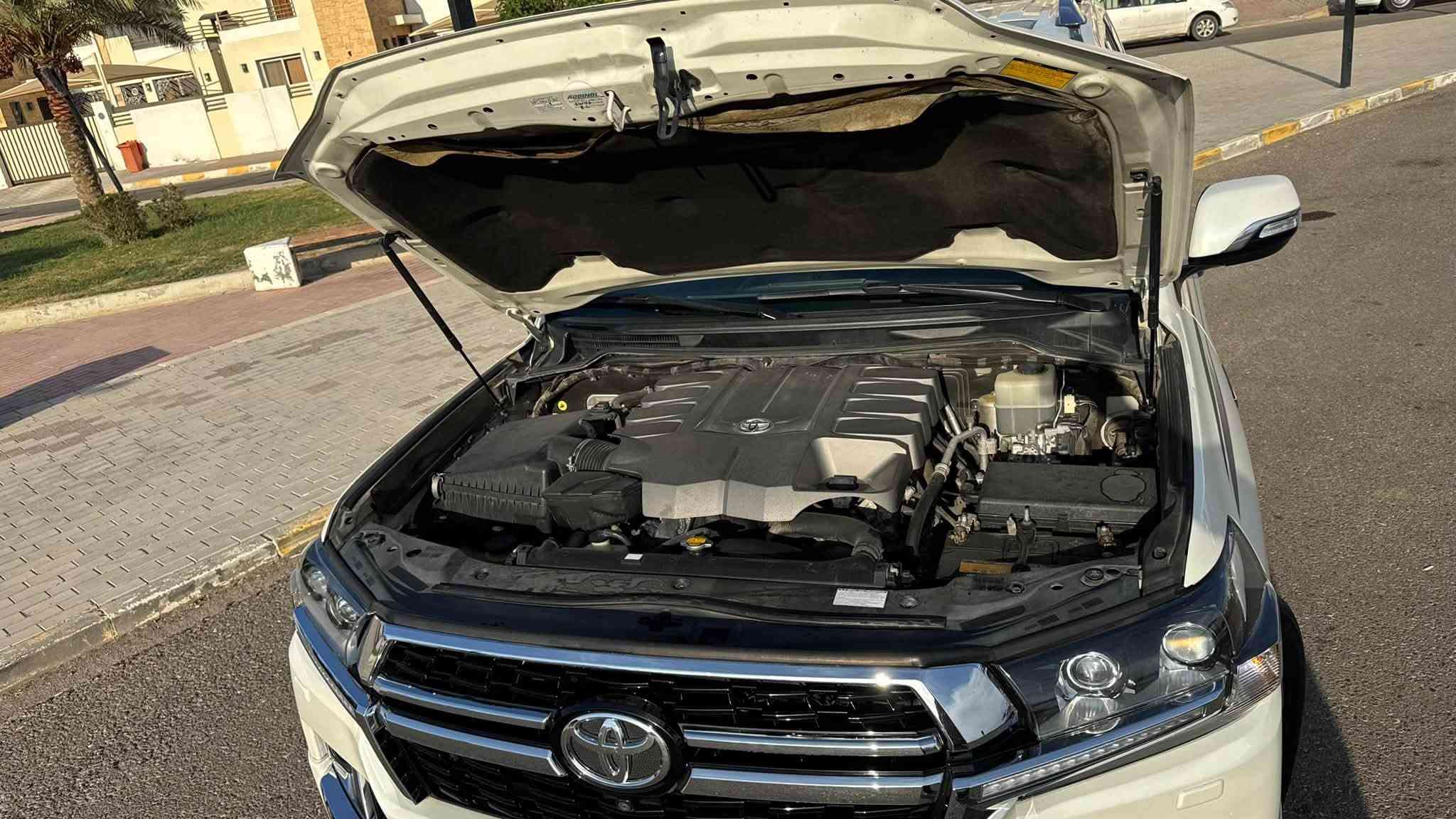 لاندكروز VXR • 8 سلندر 4600 • مشي 150الف