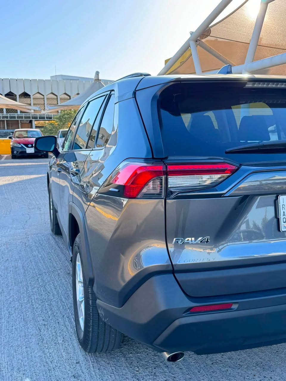 السلام عليكم 
RAV 4 2020
سعرها 183$
ماشيه 81 ميل 
مواصفات XLE
حادثها كدامكم قطعة واحدة فقط بنيد
*********** 
بغداد
