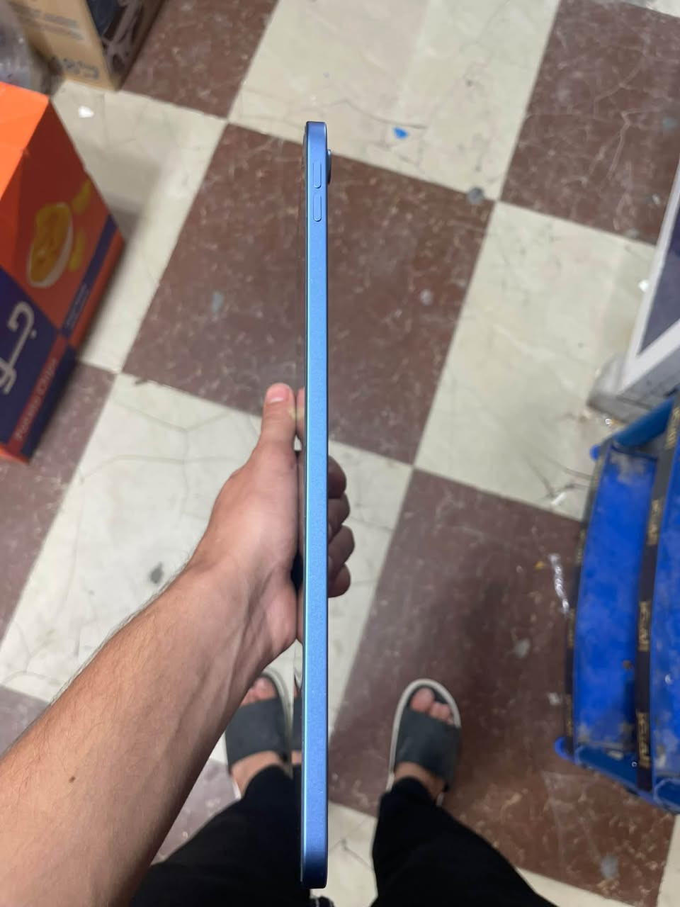 ايباد iPad(A16) للبيع.
المواصفات:
بطارية 97
عدد مرات الشحن 80
ذاكرة الهاتف 128G 
مدة الاستخدام فترة قليلة نظيف قليل الاستخدام 
مع ملحقات:
شاحنة وكارتونة الجهاز غير مفتوح وغير معرض للتصليح ولا اي نوع صيانة 
السعر 500 وقابل للتسهيل
للتواصل :
***********
