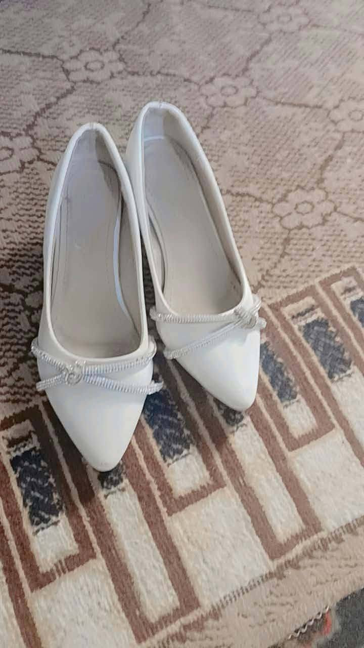 أحذية • بيع بالوحدة