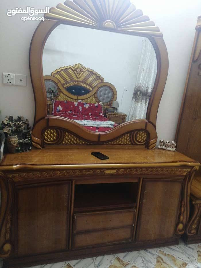 عندي هاي الغرفة تزگام بيها اضرار قليله سعرها 650 وبيها مجال بسيط واتساب
***********

نص مكتوب في الصور:
- السوق المفتوح opensooq.com
- السوق المفتوح
- opensooq.com