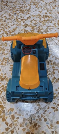 سيارة • يعوزها بطارية
