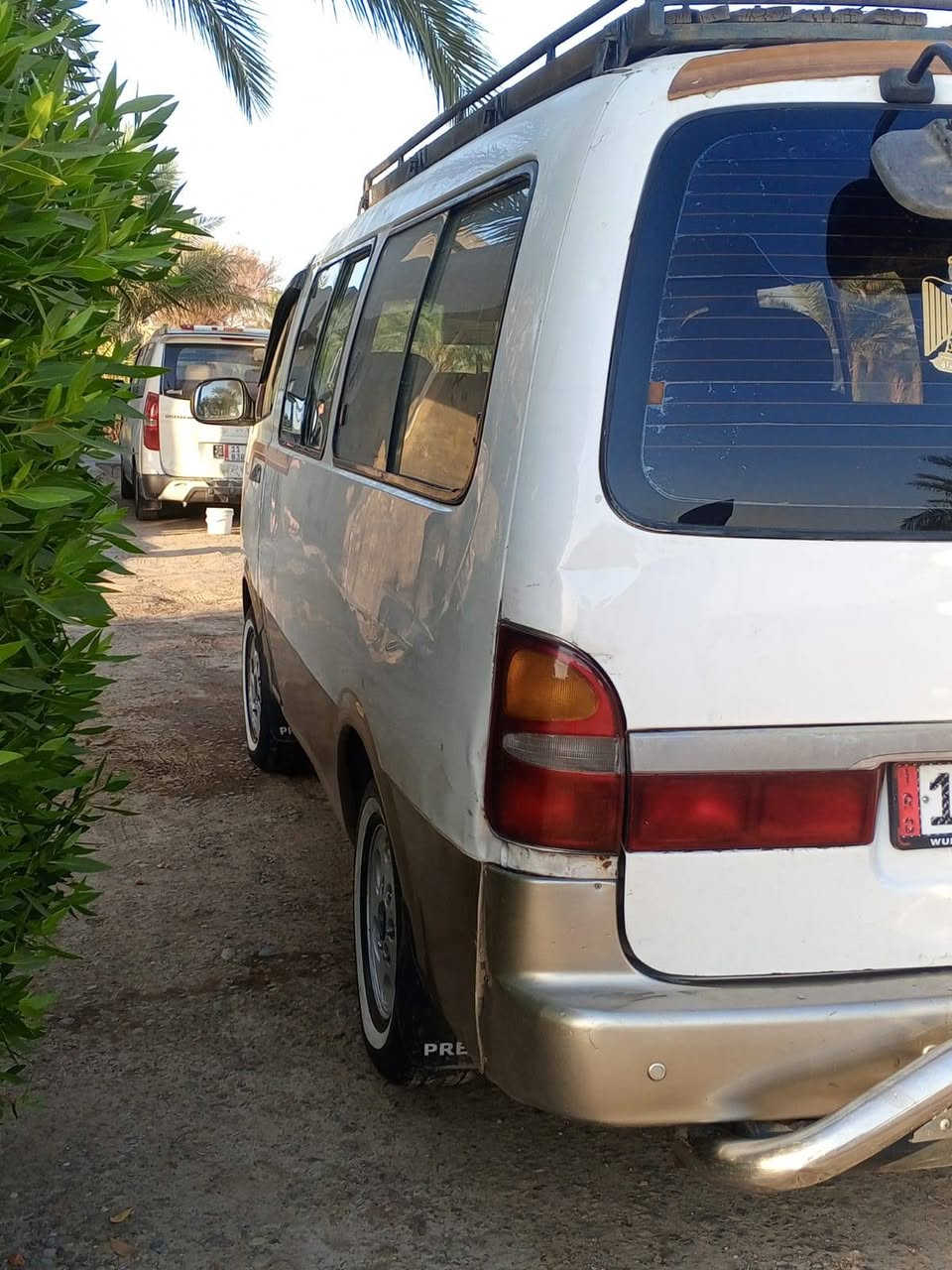 بريجو للبيع موديل 2001سياحي رقم بغداد انكليزي محرك كير اكسل مكفول سياره بيها صبغ الربع وره باب السلايت والباقي بلادي بدون صبغ السعر 80 العنوان بغداد الطارمية 
  /// *********** ///
