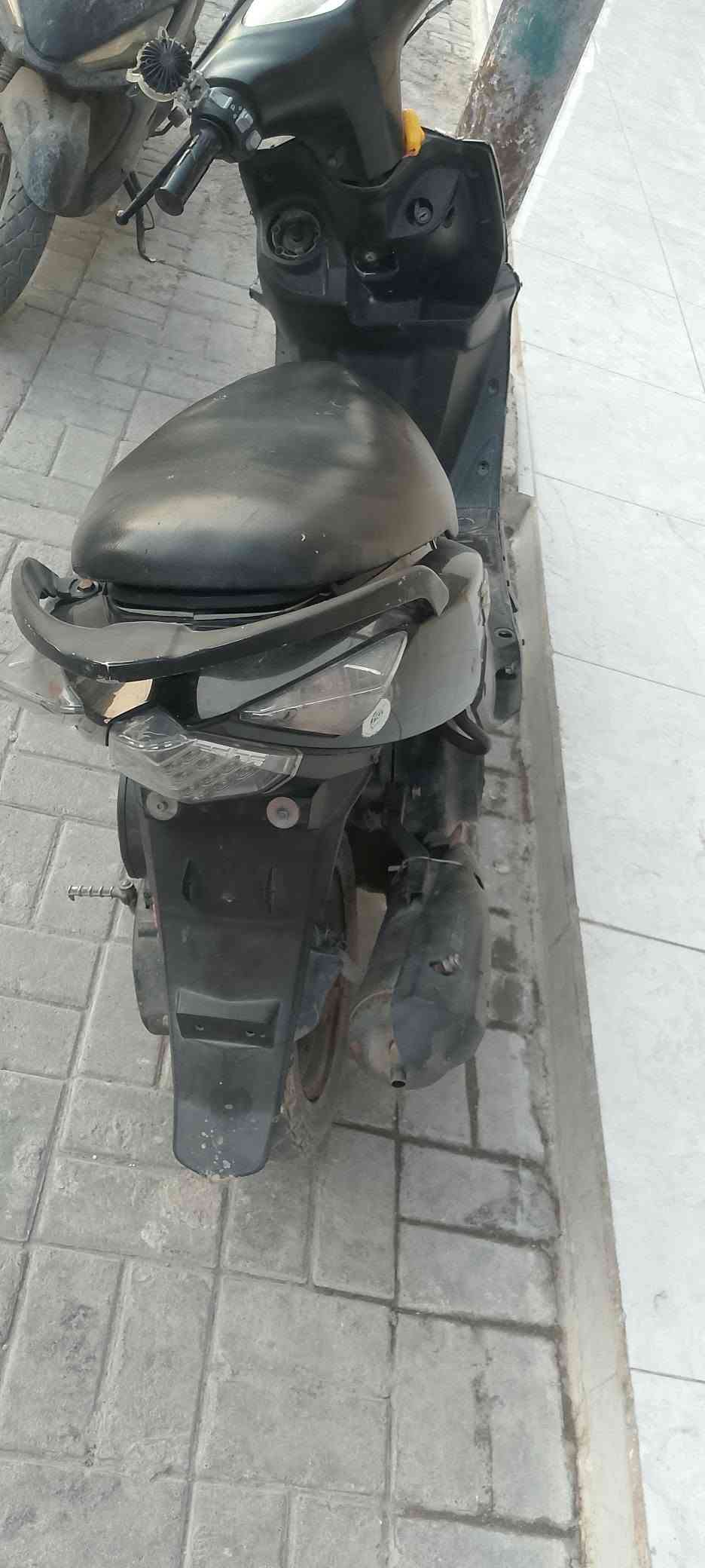 ماكس مضلع حديث
دراجة بيه نزاقص بسيطة 
دشيلي مال سلف ديجلب  وموحود عندي واحد بس ما مبدلة

وايرات الجوزة فالته ومرابجلهة دكمة بس سويج موجود وتففل ستيرن 
ونقص قمجي مال كيلو متر 
نواقص بسيطة 
وكفرات شوية تعبانة 
عارضه ب٤٠٠ وبيه مجال 
شلعه ومعدل فول لا تأخير بالشتغيل لا تبخير لا تنقيص 
مكاني بدورة 
***********
