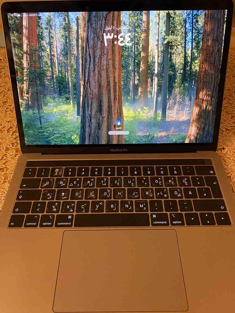Macbook pro 13in 2019 للبيع 
معالج i5 
شاشه سلم مسطحه 
كيبورد لمس siri
دبل سماعات صوت كلش قوي
نظام ios كامل 
بصمه اصبع وجه 
شحن تايبسي مو محوله 
وبعد بيها هواي مواصفات معروفه 
اخت الجديده الكيبورد بعده بلزكات 
وهواي سوالف سعرها 500 الف وبيها مجال بسيط مكاني بغداد العامريه رقم ***********
