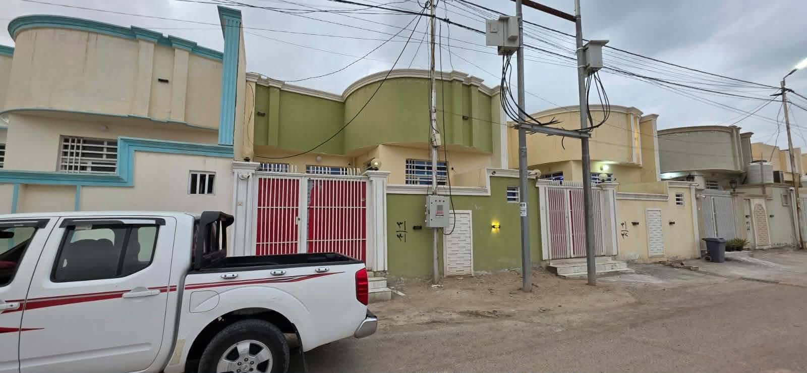 صباح الخير توفر بيت مساحه 150 بيع مستعجل خط اول بسعر 60 مع المجال  لحكو🏃🏾‍♂️🏃🏾‍♂️
سلام عليكم البيت مساحه 150 متر زراعي سند 25 
الموقع نجف شارع الصب مقابل الملحق خط اول

شمرت عصه عن الشارع 🏑😉 

 بناء حديث طابوق سقف صب اساس صب 
  محتوياته غرفتين نوم صاله ستقبال مناور صحيات طارمه 

كافة الخدمات متوفره 

ملاحضه صاحب البيت عنده عمليه بل خارج ومستعجل على بيعته اليوم قبل باجر 

للاستفسار ☎️‏‪***********‬‏☎️
متوفر وتساب 

تواصل ولباقي يمي

