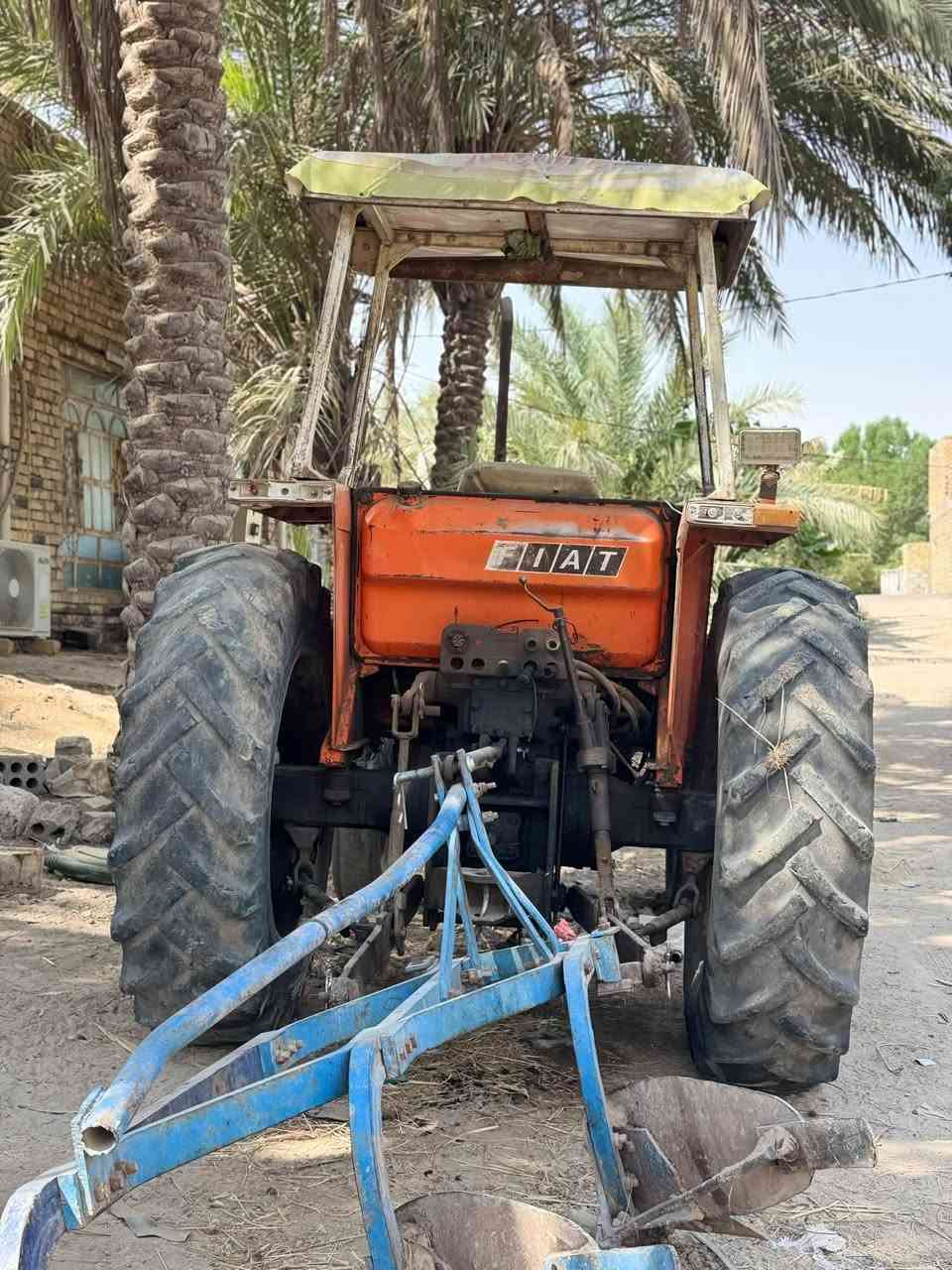 يالله السلام عليكم مكينه فيات للبيع حجم 780 موديل 1981 كير اكسل محرك شرك مامفتوح هيدروليك كفاله مال جناي رقم وسنويه بابل  دولي سعر12وبيها مجال مع معدلان وخرماشه وديج وعربانه فدان ***********
