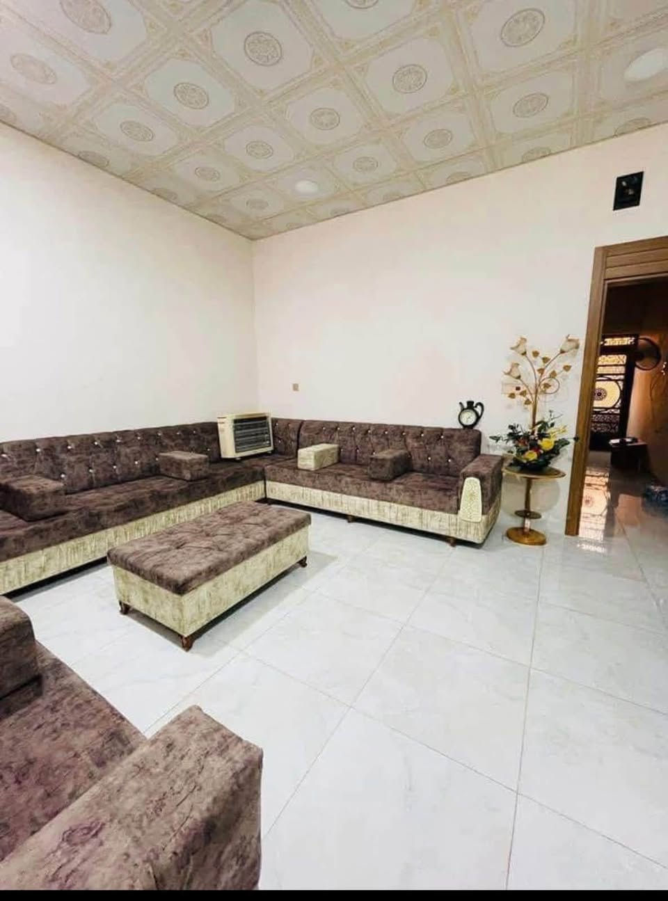 بــسم اللّــه ألرحــمن ألــرحيــم
السعر مذكور  
#دارللــبـيــع  طــابــو صــرف

#مسـاحـة   100   واجهــة  5 ✅  نــزال  20 

#مـوقــع كركوك حي عدن قرب مدرسة المتميزين 

#الــدارمؤجر حالين 450الف الوارد الشهري 

كراج استقبال مطبخ هول غرفة نوم صحيات 
طابق 2 غرفة نوم 2 هول صحيات طابق 3بيتون 

#الســعر 170مليون معا مجال 

🔴 1- التعامل يكون مع صاحب العقار الشرعي حصراً
2- المكتب  وسيط بين الطرفين ولحفظ الأجرأات القانونية والتأكد من صحة العقار قبل تسليم اي مبلغ بأشراف قانوني

***********
