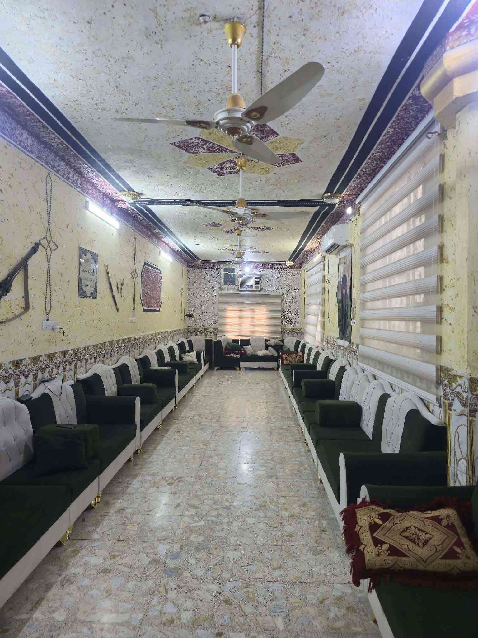 السلام وعليكم
بيت للبيع   مساحت البيت الكلي 1600+داخل 5 قطع البيت طابقين الطابق  ثاني كامل 

مشمول بل طابو عرض الشارع 19

ع طريق ابو لماش يم سايدين جدد يبعد عن سايدين 75م

الديوانيه         14

 الغرف الطابق لاول وثاني عد.5.         5/4

المطبخ.                 5/4

الحمامات داخلي وخارجي عدد9

الصاله       14/4

باقي.   ستفسار ع رقم الهاتف 

***********

