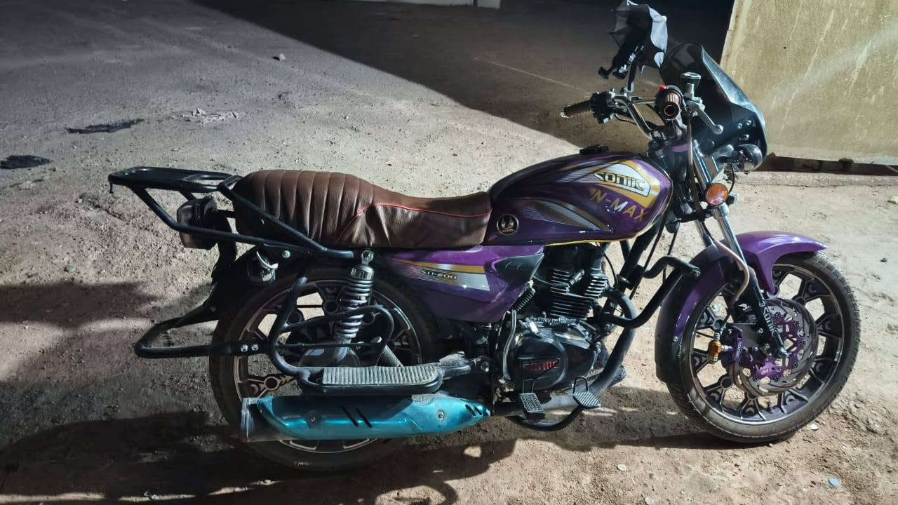 سولنك N/MAX للبيع دراجه زيرو صارلها شهرين من طالعه من الوكيل
محرك 200cc
اوراق سكنر 
بصمتين 
سعرها ٩٠٠ وبيها مجال 
مكاني الاسكندرية
***********
