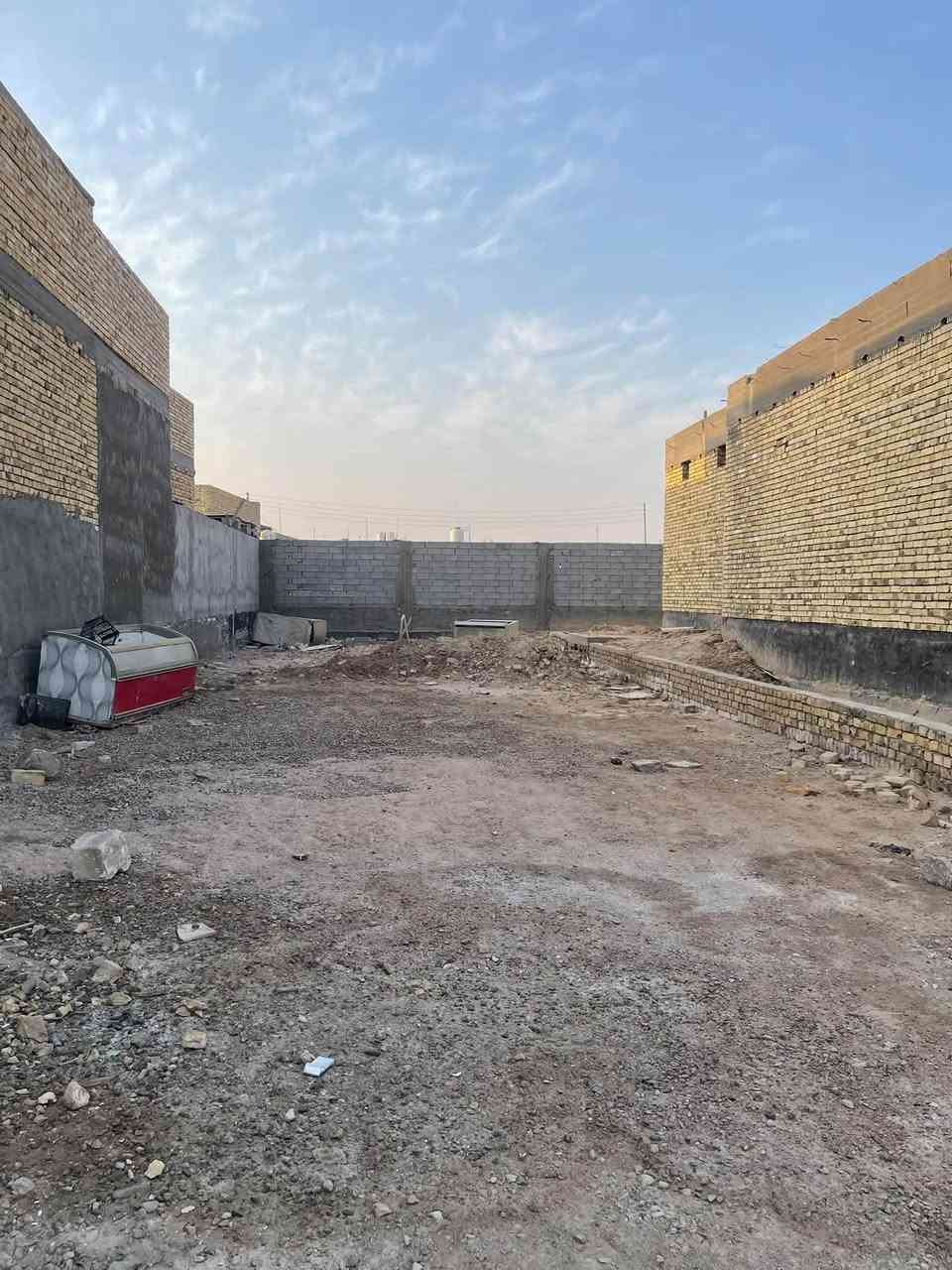 سلام عليكم هيكل للبيع مساحه ٨٠٠ 
مكانه حي لمهندسين مقابيل حي تربه 
***********

