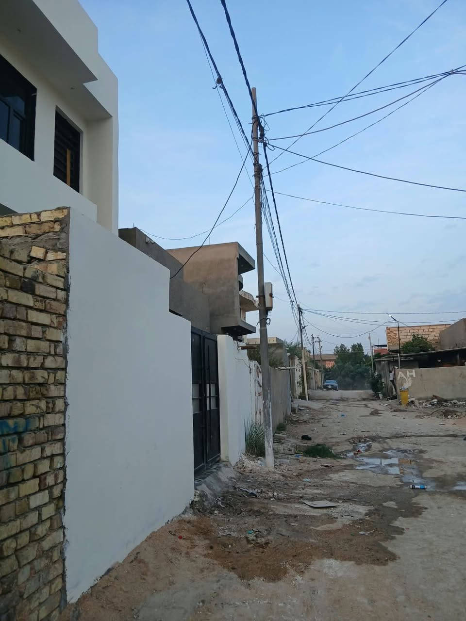 للبيع • خارج شارع المشجر • ١٠٠م