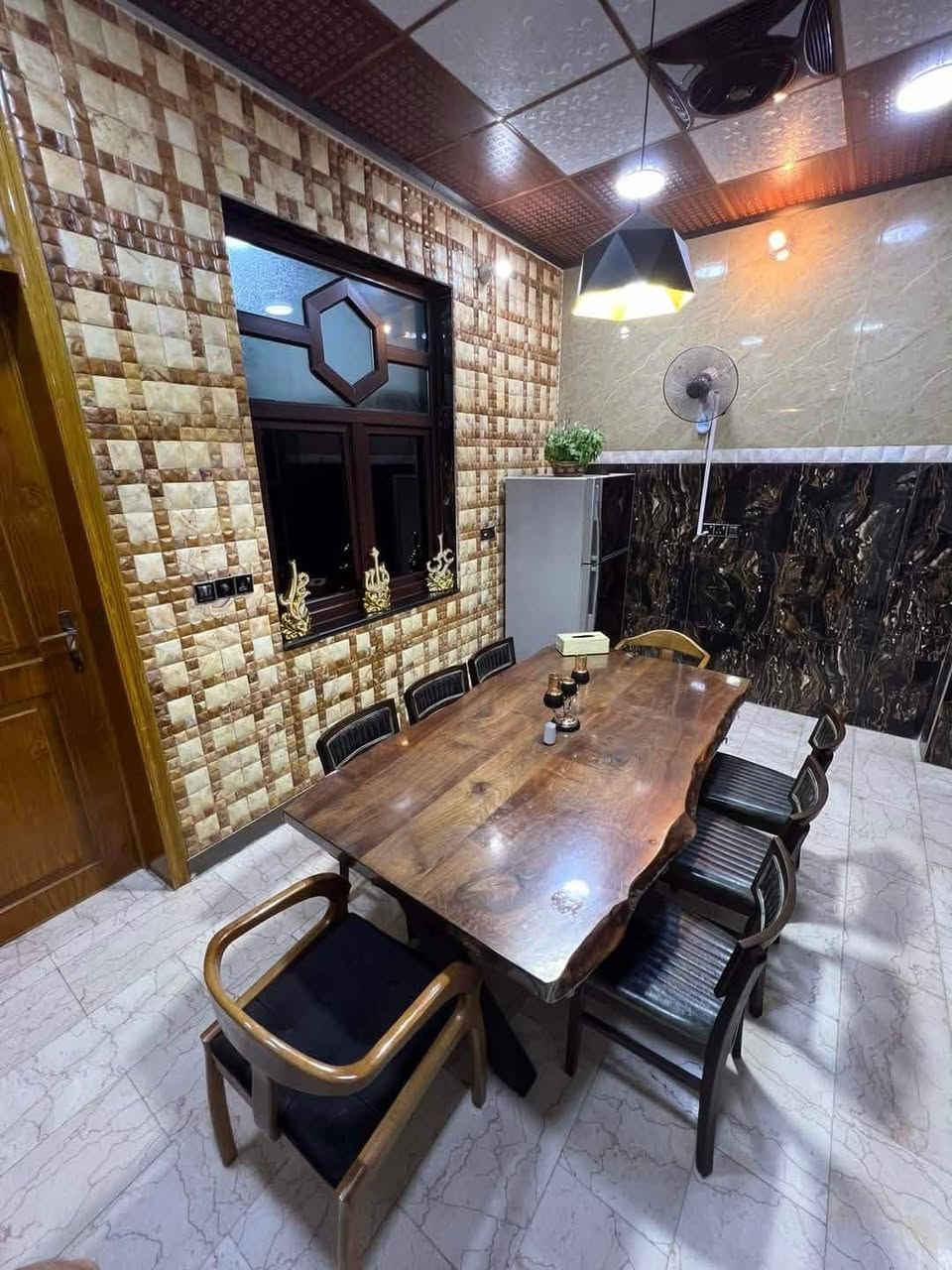 ميز طعام صاج اصلي متر وعشرة عرض×مترين طول مع ست كراسي خشب والكشن جلد ...الميز بحالة جيدة جداً والخشب صاج أصلي..الميز يستوعب 8كراسي..المكان حله حي الضباط الثانية..السعر الميز مع الكراسي650الف.غير متواجد على الفيس.
ميز طعام صاج اصلي متر وعشرة عرض×مترين طول مع ست كراسي خشب والكشن جلد ...الميز بحالة جيدة جداً والخشب صاج أصلي..الميز يستوعب 8كراسي..المكان حله حي الضباط الثانية..السعر الميز مع الكراسي650الف.غير متواجد على الفيس.
الشراي يتصل ***********
