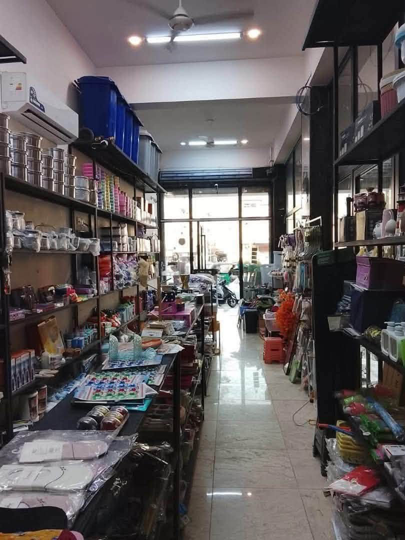 المحل بيه بضاعة، تقريباً نصها مباع وباقي كمية لا بأس بيها.

💰 البضاعة: 500 ألف عباره عن اجهزة وكل شي وكلاشي ومنزلية

🗄️ الرفوف: — معمولة تفصيل عند حداد، لا احد يكسر  بسعرهم .

🤝 اللي يشتري الرفوف، إذا يرغب أبيعله البضاعة همين.

❄️ سبلت إنفيرتر موجود

📢 دعاية وإعلان المحل موجودة

السببب محتاج واريد اسوي عملية والدتي  
استفساار رقم واتساب 
***********
