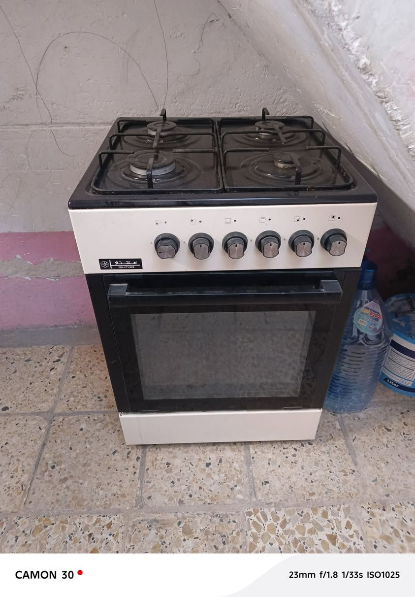 طباخ للبيع السعر 70 وبي مجال شغال مثل مواضح بل فديو مكان حي نضال ***********
