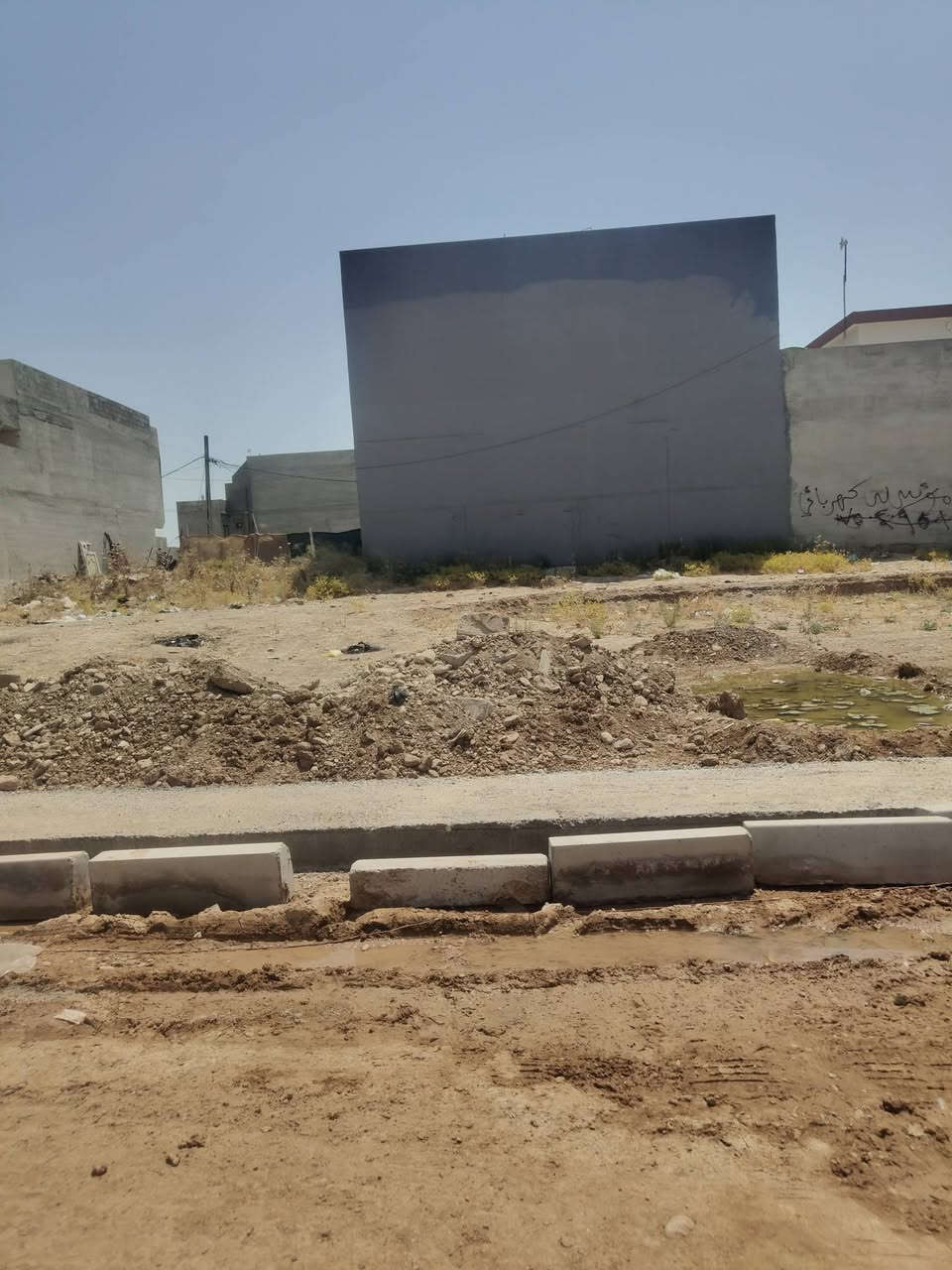قطعه ارض للبيع المساحه 120 متر الواجهه 6 جمعيه غرفه تجاره خدمات ماي كهرباء السعر 37 للاستفسار  المعلومات*********** اسيا***********
