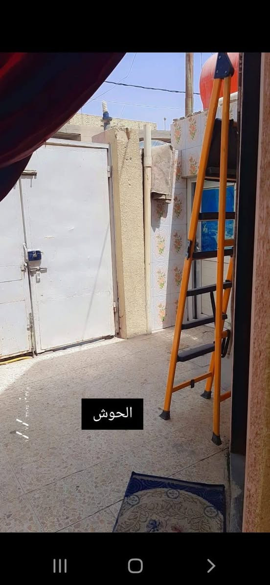 السلام عليكم
الدار للبيع حي الميلاد قرب شارع الحولي 7بيت عن الحولي 
100متر 
بناء عكادة 
بية غرفة وصالة ومطبخ واستقبال 
وبية غرفة فوك سندويج 
للستفسار: *********** واتساب

نص مكتوب في الصور:
- أستقبال
- استقبال
- الحوش
- غرفة
- مطبخ
- المَمَر
- صالة
- ٢٠٢٣/١٠/٠١ ١٠:٣٨ م