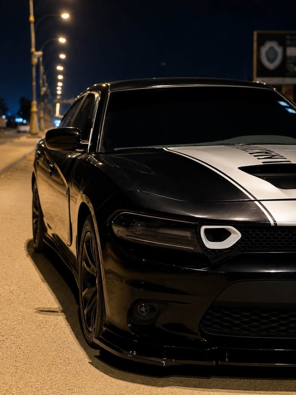 للبيع جارجر 2016 
 محرك 6 سلندر sxt 3600 cc
فول مواصفات عدا الفتحة تحكم ستيرن شاشة كبيرة 
منضومة تبريد جديده 
برمجة كاملة 
تخم تاير جديد 
كير ومحرك جديد مكفولات 

سياره جاهزة على اخر نقطه 
حادث جاملغ وبنيد مبدل ومصبوغ
بالعراق بارد بالباب الخلفية عكس سايق خفيف 
رقم بابل ومكانها بابل 

راسلني ادزلك سونار 

***********
