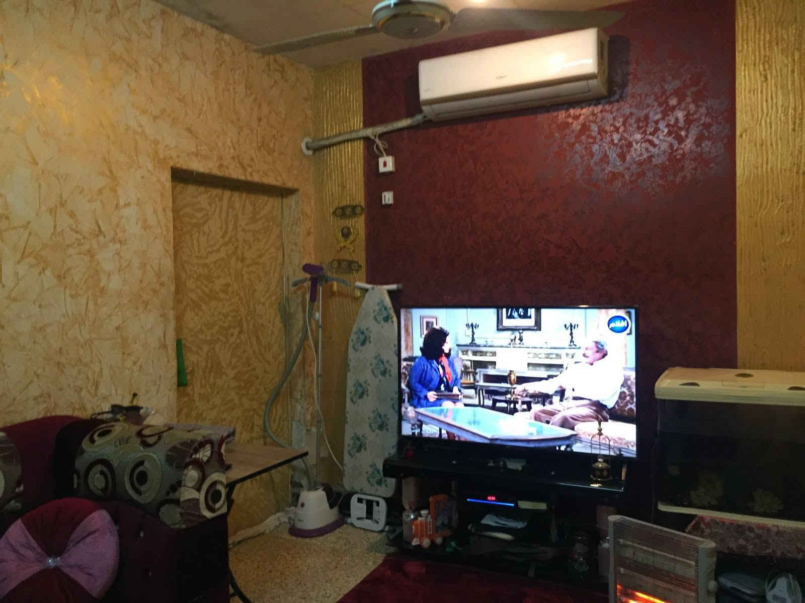 البيت مساحتة 137 يتكون من غرفتين منام و رالغرف مشاي و مخزن و صحيات ومطبخ واستقبل وكراج كبير واستقبال كبير العنوان ال 20 دار القديمة (البيت جاهز من كلشي وشغل درجة اولى) الصفر مقابل منطقة الكزيزة للاستفسار اتصل على الرقم *********** @الجميع
