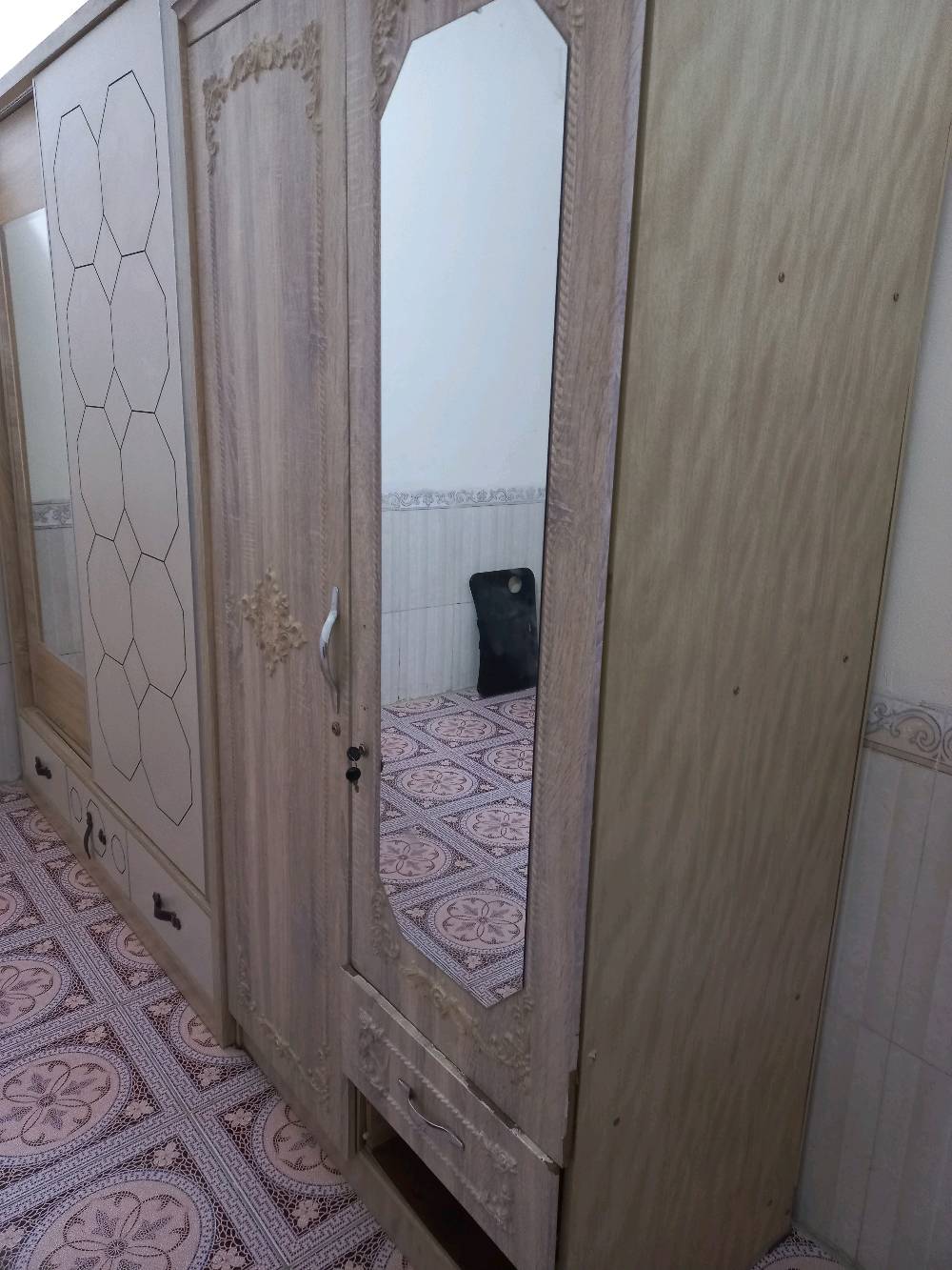 كناتير للبيع 
الكنتور الصغير ب 50 الف
و الكنتور الكبير( السلايد ) ب 230 الف و بيهم مجال قليل