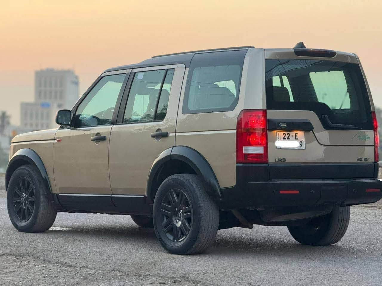 سلام عليكم
Land Rover LR3 2005 
خليجي بيهه 5قطع صبغ بدون ضرر  بدون دواخل. بيهه بارد بين بابين 
واكو ملاحظات بسيارة 
ماشية109 كيلو 
رقم اربيل دولي  تحويل مباشر. او وكاله
مكينه 8 سلندر بدون سوبر المرغوب. بانزين
 وعليهه منظومة غاز
سياره فول للأخير معروفه مواصفاتها 
بانو راما. 3 فتحات بلقماره. 
كشنات جلد و ستيرن كهرباء. اشاير ترحيب سايد بريك دكمة
لايت زنون + ديمنك متحرك شاشة وكامرة دوارة 3قطع تبريد
تبريد شغال خير من الله
 وبعد بيها هواي مواصفات 
سياره مكينه كير تبريد خير من الله ولاكلوب مشتغل بدشبول  صدر خلفي امامي كله جديد جوبلسات ملغية
سياره مال جناي 
السعر ٧٧ وبيها مجال حك عملة 
ترهم مراوس حسب القناعه
مكاني بغداد اليرموك. ***********
