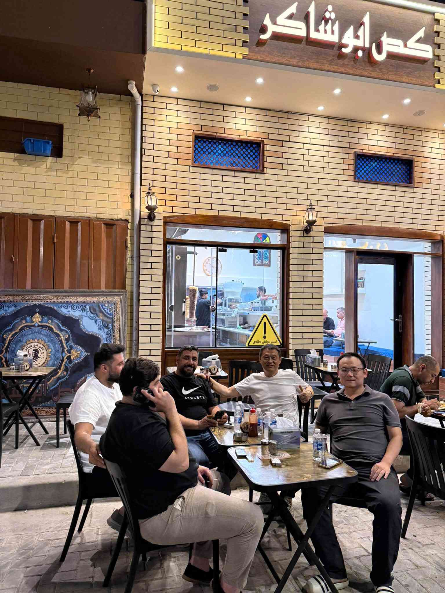من بعد إذن السادة الادمنية المحترمون،
مطعم للبيع في شارع المتنبي تحديداً شارع مقهى الزهاوي
 وكما موضح في الصور والفديوات المطعم كامل من كلشي يحتوي على صالة وفرن حجري وطابق للادارة مع ونج (مصعد) والمطبخ في الطابق الثاني مجهز باجهزة ومعدات حديثة ومن ماركات معروفة وكلشي بيه اصلي يعني ابو المصلحة كلشي ميحتاج اضافة إلى سستم كامرات وسستم صوت واجهزة تبريد في كل طابق جاهز 100‎%‎ وكلشي بيه جديد مستخدم شهر فقط وبمكان مميز. 
للاستفسار على الأرقام التالية   
                           ***********
                          *********** 
                         ***********
