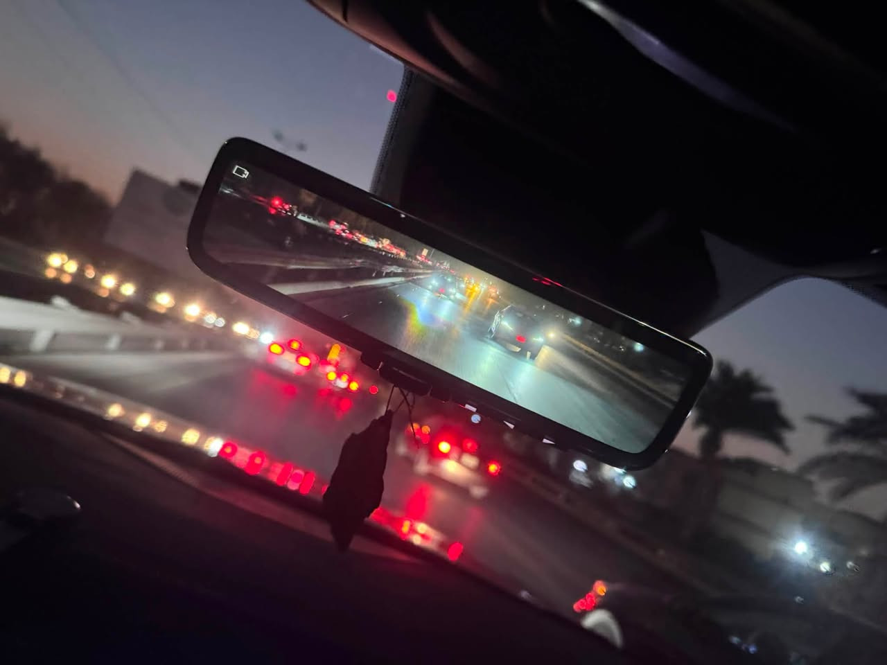 � للبيع جيب شيروكي Limited موديل 2023 – وارد أمريكي

خمسة راكب
 
وارد أمريكي، بمحرك V6 (6 سلندر)، سيارة نظيفة جدًا، استخدام شخصي وجاهزة للاستخدام.

مظلل رسمي وصادره بيها سنويه تظليل من المرور 

المواصفات:

 • فئة Limited

 • محرك V6

 • وارد أمريكي

 • كاملة المواصفات عدا البانوراما

 • كراسي جلد

 • تشغيل بصمة ودخول ذكي

 • تشغيل عن بُعد

 • شاشة كبيرة

 • خمسه خلفية

مرايه كامره خلفيه 

 • حساسات أمامية وخلفية

 • رادار أمامي وخلفي

 • تثبيت سرعة

 • مقاعد كهربائية 

• مع تدفئة  تبريد

• ⁠وخزن ميموري 

شحن واير لس

 • نظام صوت مميز

 • تحكم بالدركسون

 • دبل

رقم اربيل

الممشى:

(حوالي30,000 ميل)

ملاحظة:

السيارة نظيفة جدًا واستخدام شخصي، حادثه موضح بالصور وفيها ضربة بالبنيد والجاملغ كولش بسيطه ، وكل شيء موضح بالصور.

💰 السعر: 27،500 دولار

📍 الموقع: بغداد – السيديه

📞 للتواصل: ***********
