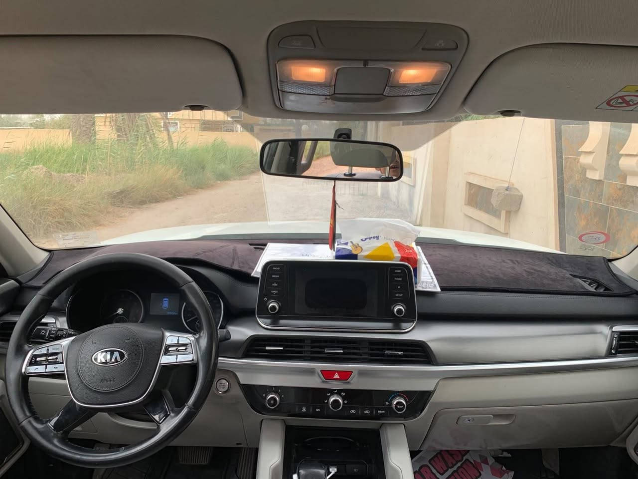 السلام عليكم
كيا تيلورايد خليجي 2020 للبيع
فئة LX 
3800gdi محرك
لون أبيض رقم بغداد
مقاعد جلد سبعة راكب
كاميرا خلفية وحساس
السيارة فيها ضرر
الجاملغ الامامي الآيمن مصبوع ومصلح آثر طخت ستوتة وكذلك الباب الأمامي الأيمن والجاملغ الخلفي الأيمن بسبب شخووط عميقة (وليس حادث تصادم ).
السعر مناسب  مكاني بغداد
للاستفسار على هذا الرقم ***********اتصال أو واتساب
