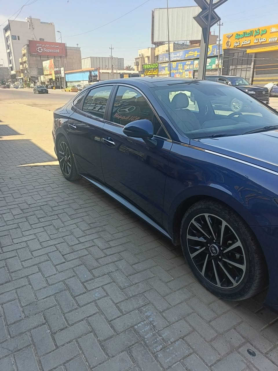 سوناتا 2021 وارد امريكي محرك 1600 تيربو لمتد فول مواصفات حادثها سرقة جاملغ ودعامية صور الحادة موجودة بدون ايرباك بدون لغد ولا شاصي  بيها بارد بالعراق الباب الخلفي عكس السايق من جوة معدل ومكحل شي بسيط ممبين السيارة جديدة ونظيفه ماشية 117 الف كيلو متر مو ميل سعرها 165 وبيها مجال بسيط مكاني بغداد حي الجهاد او المنصور متواجد هم هذا رقم التلفون بي وتساب ***********
