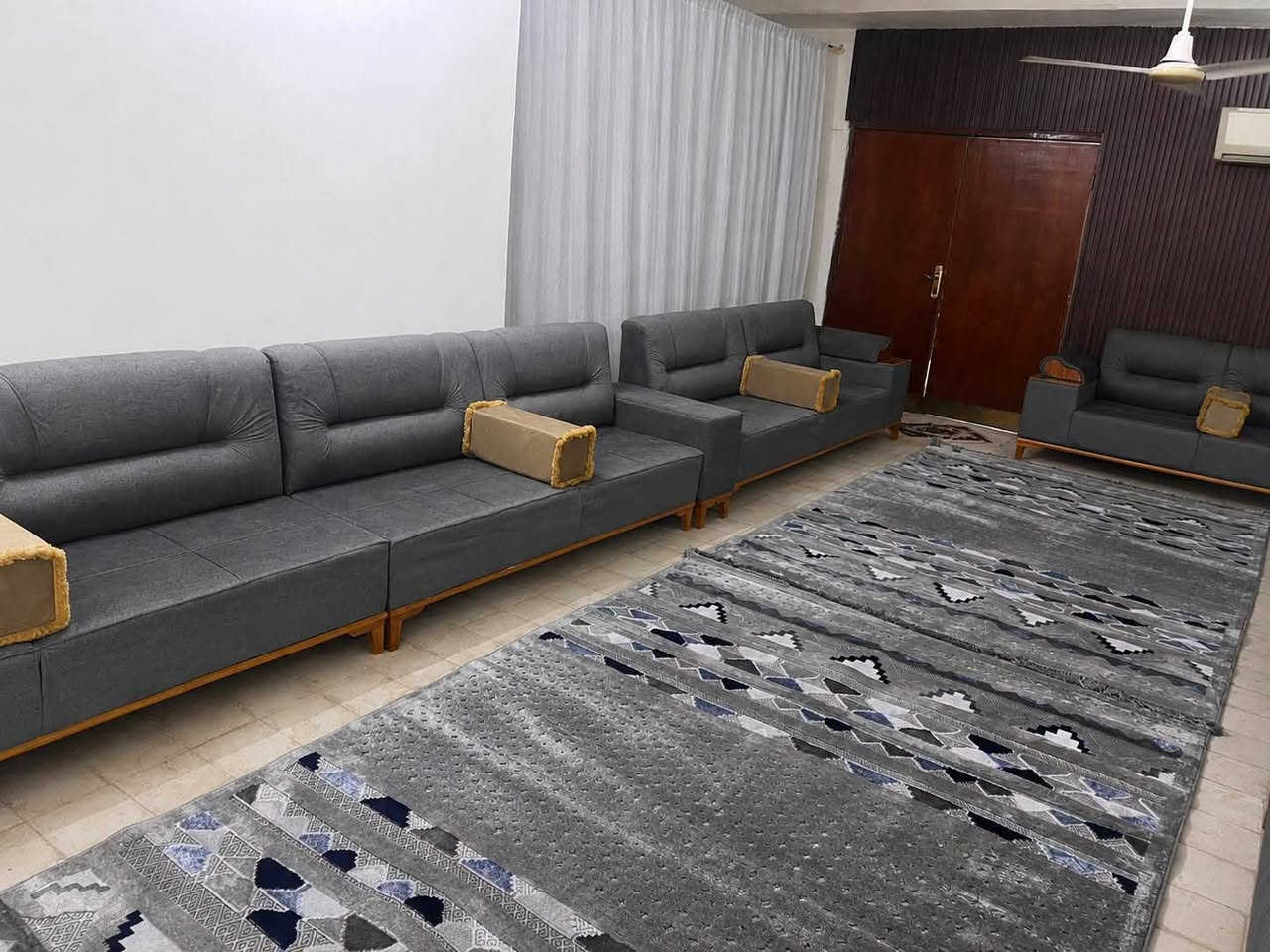 سلام عليكم 
تم وعلى بركة الله افتتاح 
دوشمة ونجارة العزاوي 🛋🪑
لفصال الديوان او طخم حسب الطلب 
او اعادة تغليف وترتيب الديوان المستخدم 
بأحدث الموديلات التركية الحديثة 
وباجود انواع الاقمشة والاسفنج والخشب 
ضمان بعد العمل ٥ سنوات 
العنوان / مزارع زيونة داخل السوق مجاور مطعم ابو نشوان . 
***********
***********
