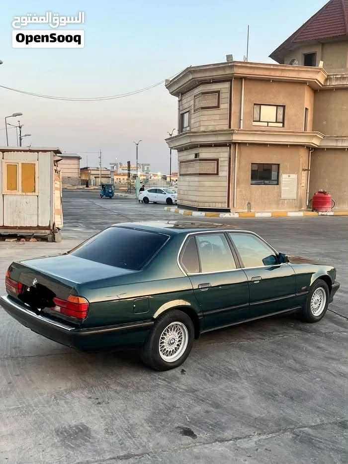 بي ام دبليو ٧٣٥  لون زيتوني  مصبوغه جماليه مكفوله كير مكينه تبريد كهربائيات شغاله رقم انكليزي بصره باسمي سنويه لل ٢٠٣١  هاذ شهر مجدد سنويه تحويل مباشر  سعر ٥٥ وبيها مجال ***********

نص مكتوب في الصور:
- السوق المفتوح
- OpenSooq
- السوق المفتوح OpenSooq