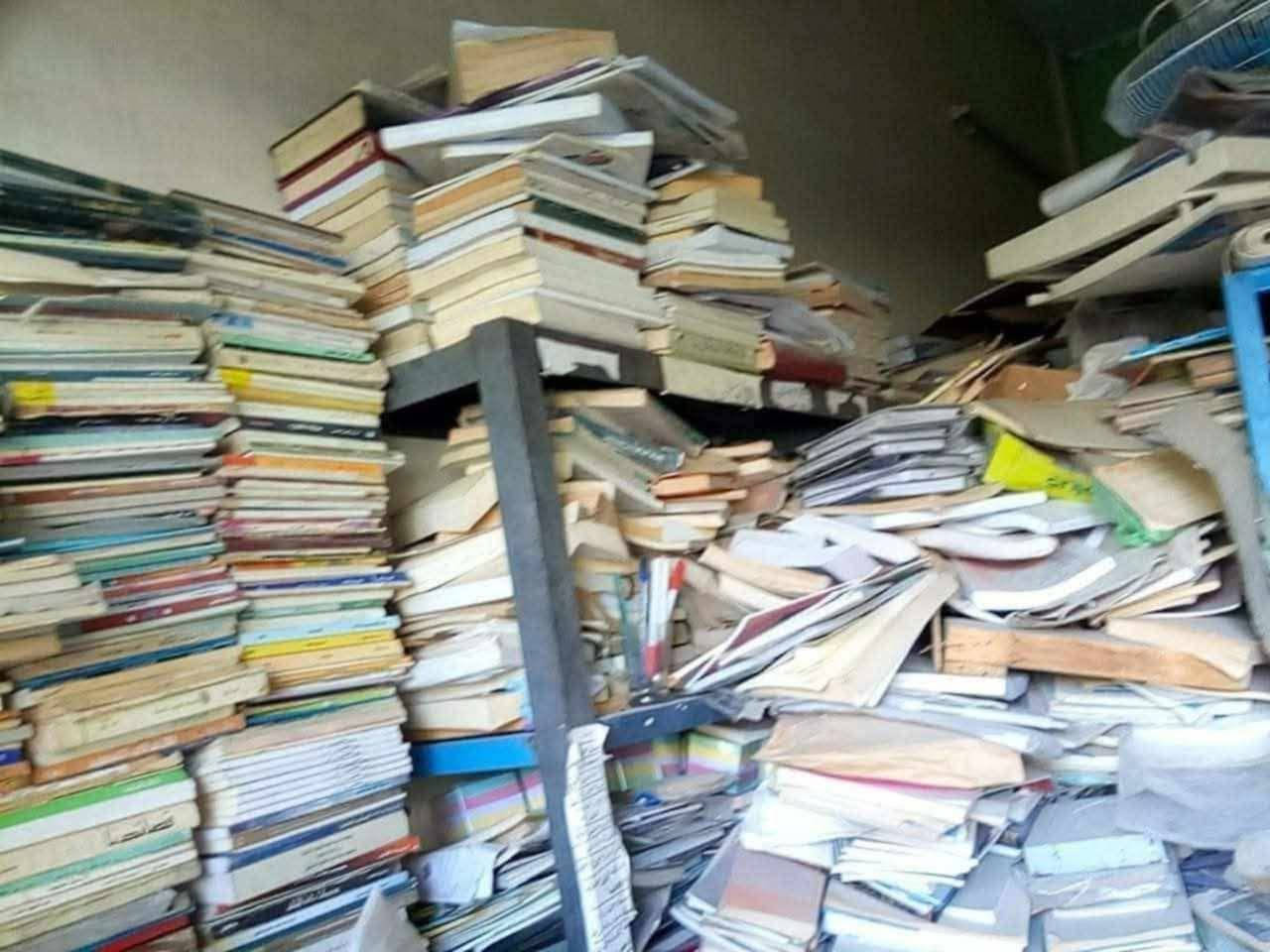 مكتبة • أثاث