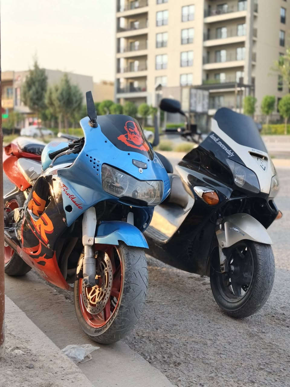 فۆڕزای ٠٦ بۆ فرۆشتن زۆر مەزبوت و بێ عەیبە کارەبای و گشت گیانی بە شەرت شکاوی نییە زۆر مەزبوت و خاوێنە ٤٧ هەزاری حەقیقی ڕۆشتوە مەکینەی کەپسە ١ ٢٥٠ ی مەسرەفی تیا نییە شتی ئەوە پاک و کەم ڕۆشتوو زۆر کەم ماوە سعری ٧٥٠ هەزار و معەمەلە لە سلێمانی م ڕەقەم ***********
