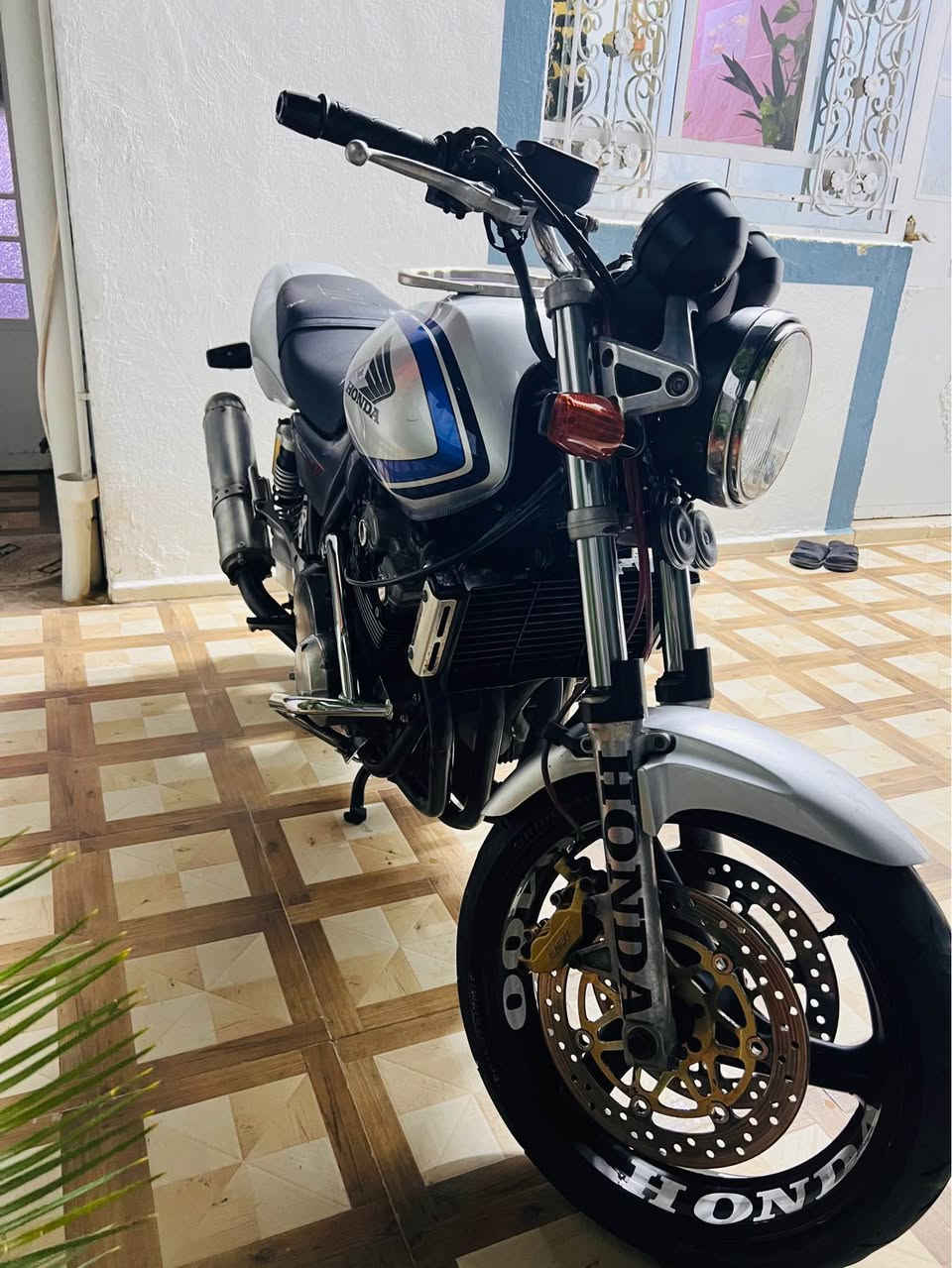 للبيع سبي 400مال رامبا ماطور مكينه مكفوله موديل 2000
للاستفسار 
*********** طوز, صلاح الدين
