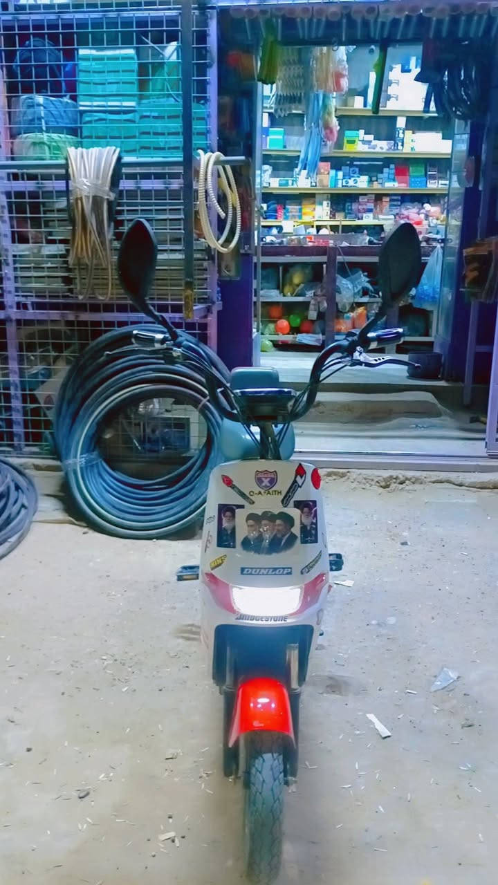 السلام عليكم دراجه شحن 🔋⚡ كامله مواصفات تمشي 46مع بايدر خفيف  مع نسختين اسويج مع شاحنه الدراجه نضيفه  
السعر 150
للستفسار ***********
