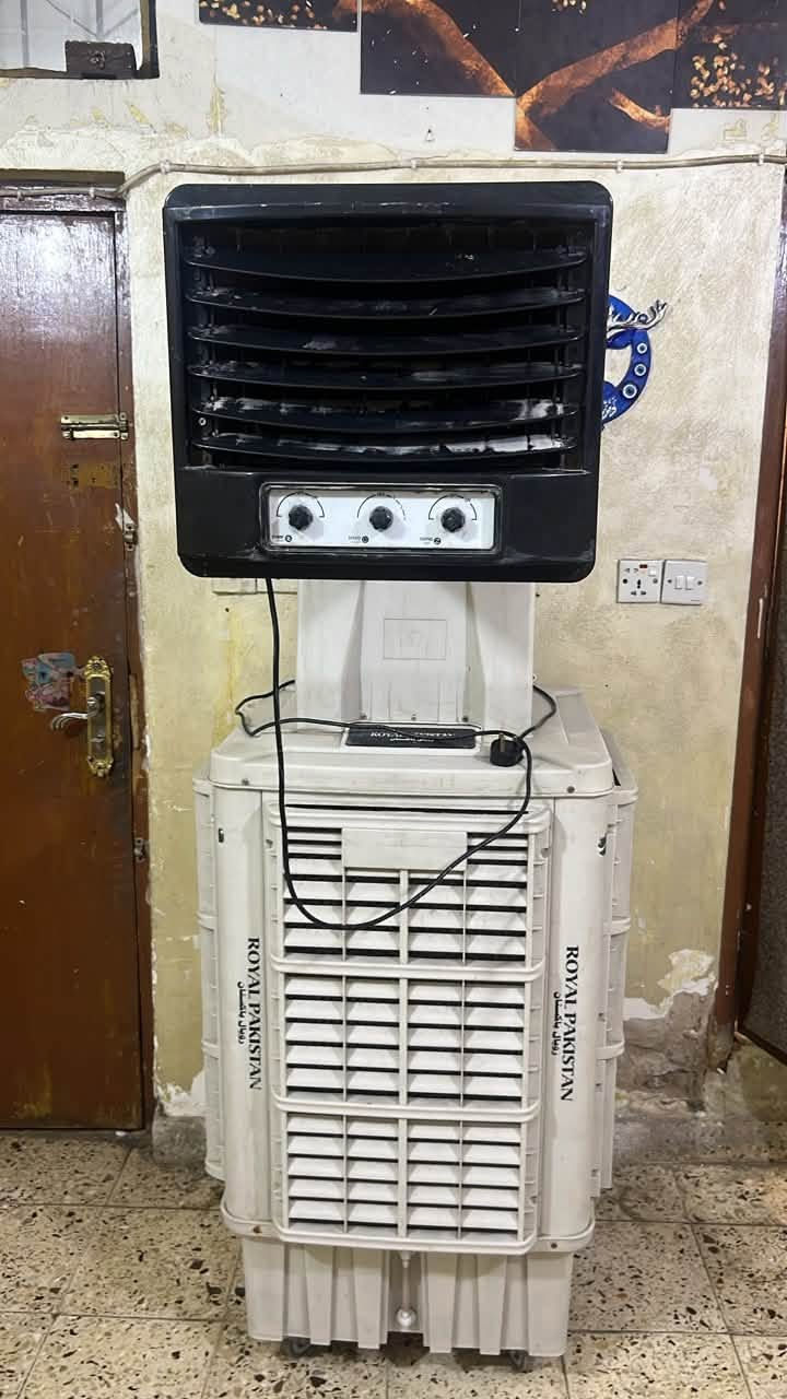 غرفة نوم جديده نضافتها100/100خمس قطع كل ضرر مابيها سعرها550كونفيره شغاله ع الفحص سعرها200المكان بغداد السيديه ***********
