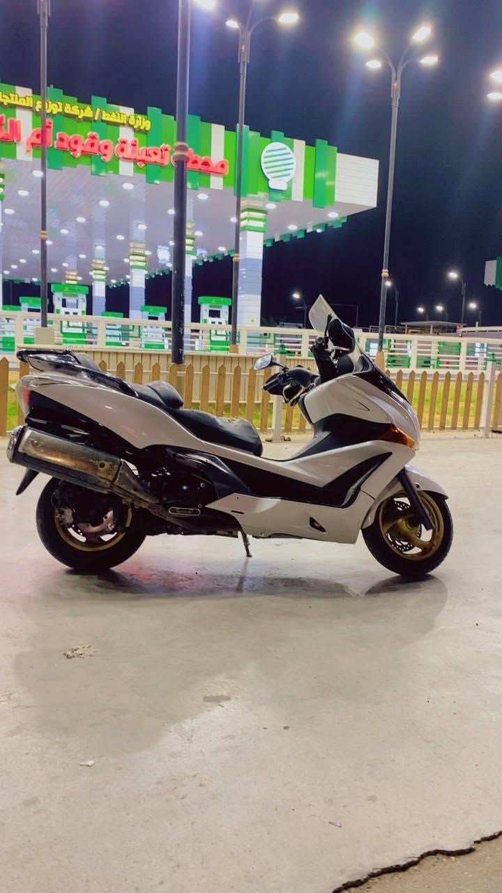 سلام عليكم هودنه سلفر 400..هاذ رقمي بي واتساب ***********..الدراجه معروضه 14وبيه مجال
