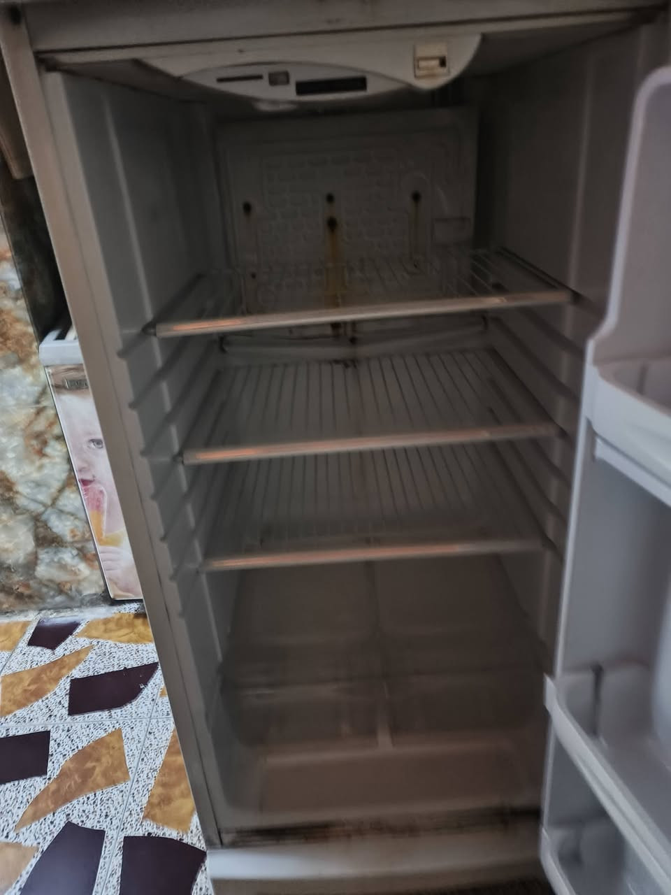 ثلاجه للبيع نضيفه جدا وكبيره المكان بابل مركز المدينة للتواصل والاستفسار
***********
