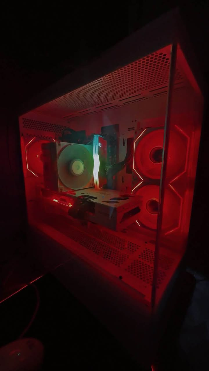 RX 7700XT • R5 5600x • رام 32GB 3600