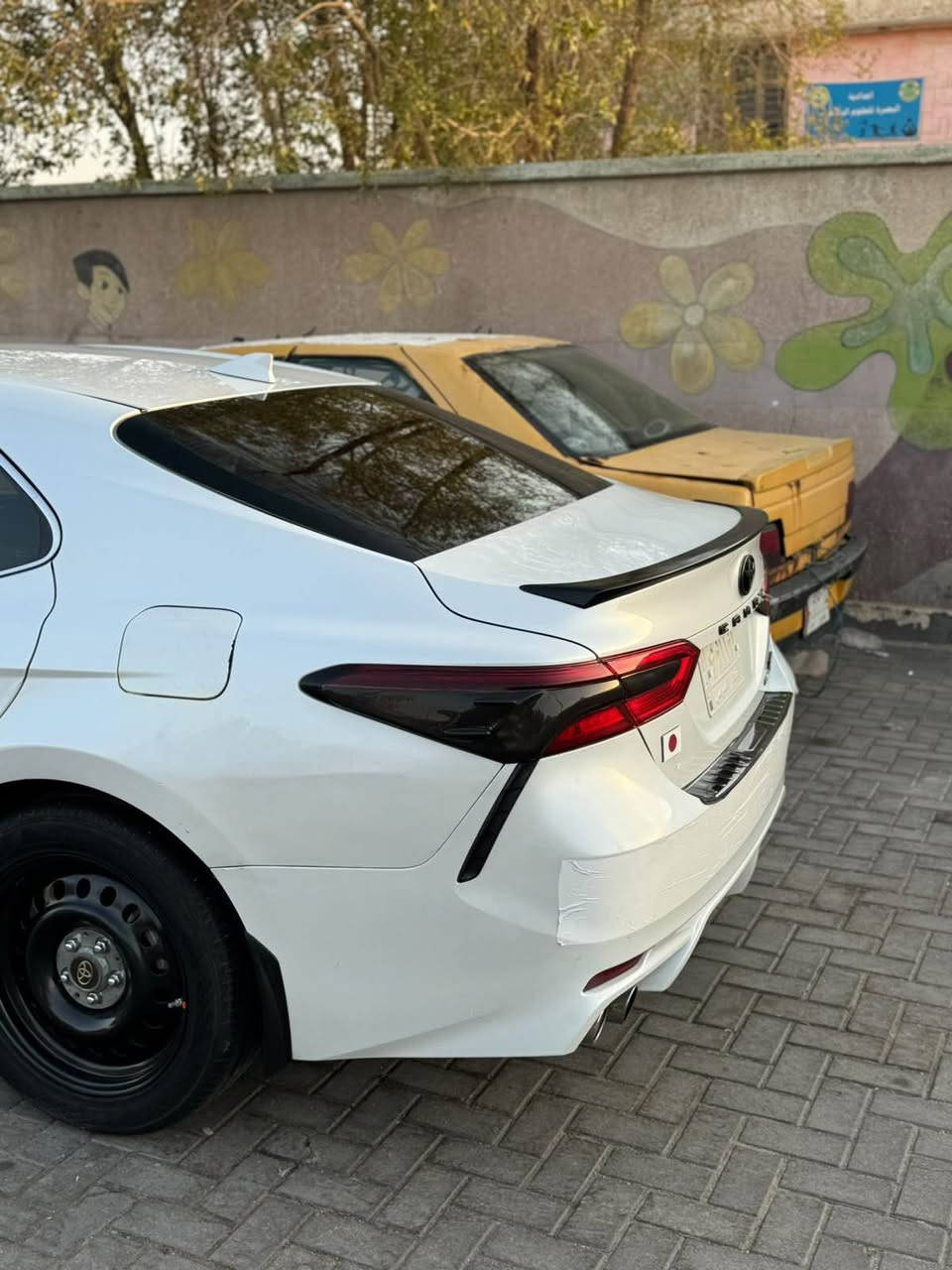 سلام عليكم 
كامري 2023 وارد امريكي حادث بنيد فقط بدون دواخل شرط الفحص رقم بغداد تحويل مباشر 
لون ابيض صدفي 
فئة xse 
فول مواصفات 1/1
بصمه تشغيل عن بعد 
فتحة سقف
بصمه ابواب 
هايبرد
فول ردارات 
كاميراه 3d 
حساسات اماميه وجانبية
تبريد امامي خلفي 
تحكم ستيرن جهتين
كشن كهرباء تحكم كهربائي جميع الجهات
غرفه كامله مميزه لون احمر 
كشتات  تدفئة تبريد 
رادار امامي خلفي
شاشة امامية 
كار بلي 
شحن موبايل ذاتي لمس
فول درايفر
العنوان/البصره/المعقل 
السعر المطلوب 170وبيها مجال للشراي
*********** البصرة, العراق
