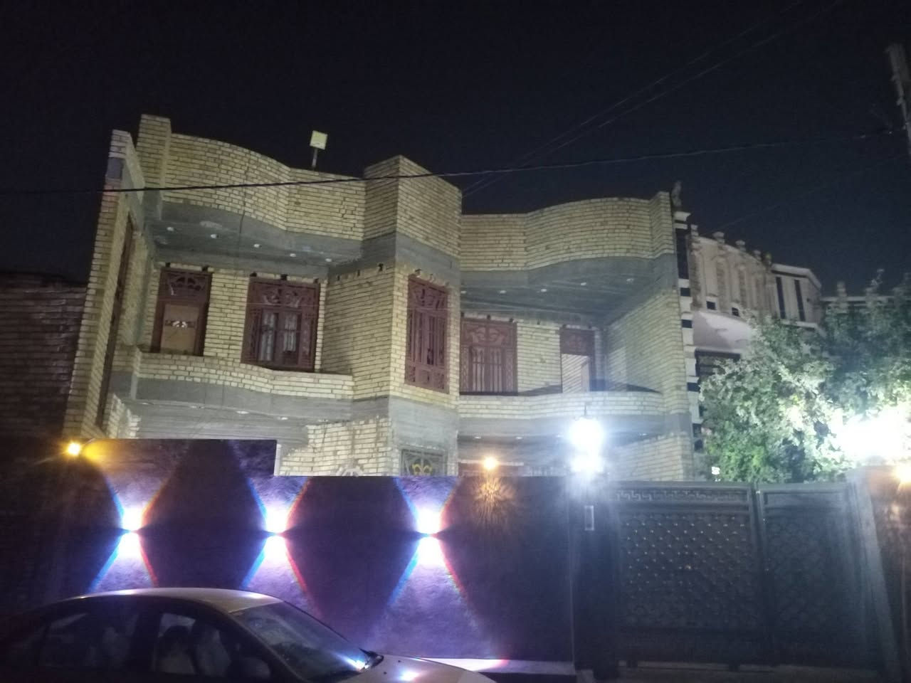 سلام عليكم
بيت للبيع او مراوس 🗺️🏠

في الفلوجه قرب شارع 60 قرب كوفي الخضراء يم مستوصف جبيل 

شارع 15 متر للتنبيه البيت صاد على شارع ستين كدامه مخبز بس

مساحه البيت 262 متر

البيت يتكون من غرفتين جوه واربع غرف فوق واستقبال وصاله وحمامات بناء حديث وطابوق قاطين

البيت مكامل الطابق الثاني والاول بي نواقص البيت مكانه كلش حلو مرتب طابو صرف تحويل مباشر بأسم شخص واحد

السعر 180 مليون وبيه مجال ويرهم مراوس بيت مرتب

الاتصال او التواصل خاص متواجد واتساب

 ***********
